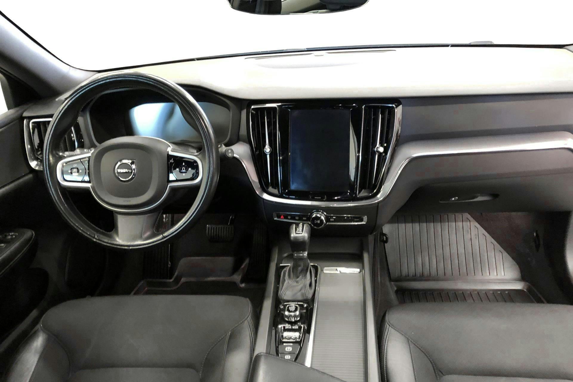 Volvo V60 D4 Cross Country AWD (190hk) - 19 042 mil - Automat - vit - 2020