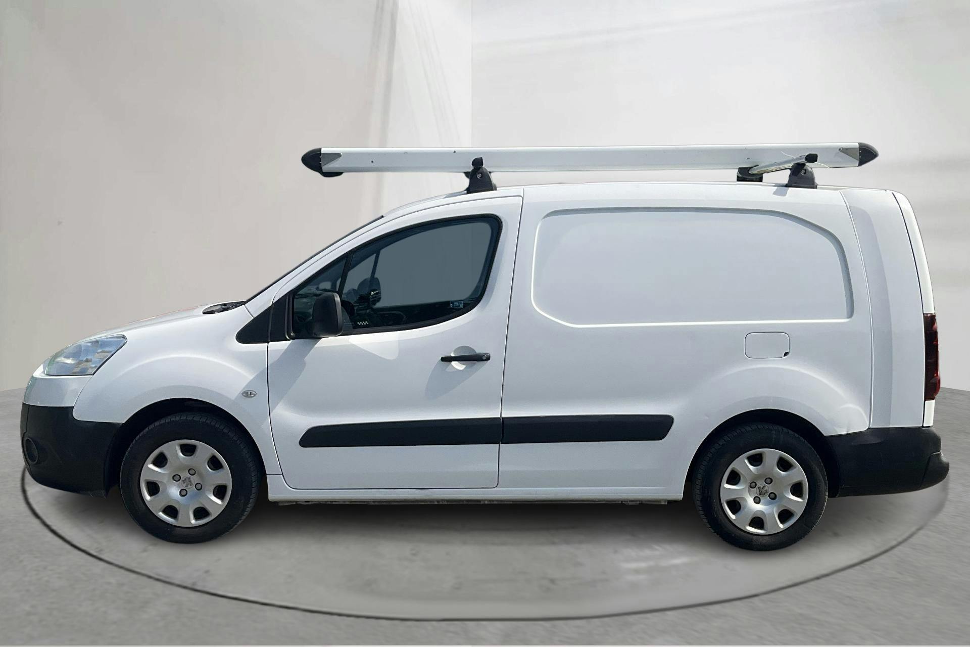Esitlusfoto 2 aadressil 13: Peugeot Partner 1.6 e-HDI Skåp (90hk) - 76 450 km - Käsitsi - valge - 2014