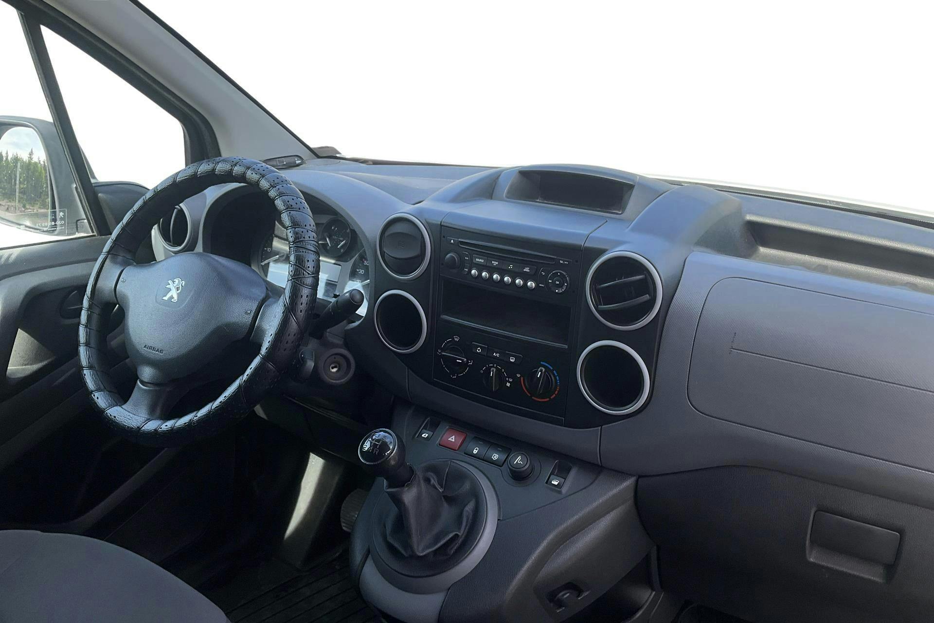 Peugeot Partner 1.6 e-HDI Skåp (90hk) - 76 450 km - Käsitsi - valge - 2014
