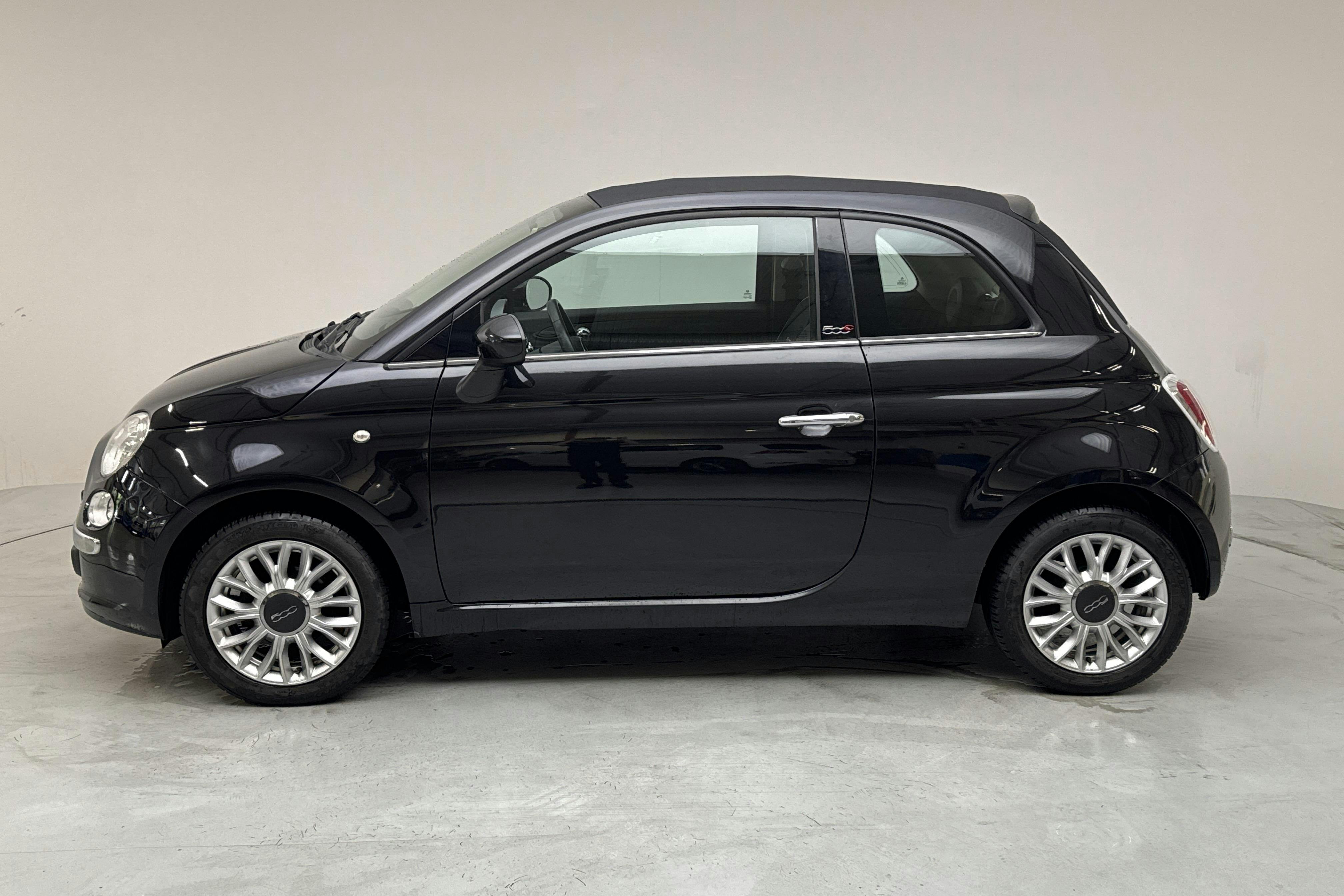 Esitlusfoto 2 aadressil 13: Fiat 500C 1.2 (69hk) - 82 380 km - Käsitsi - must - 2015