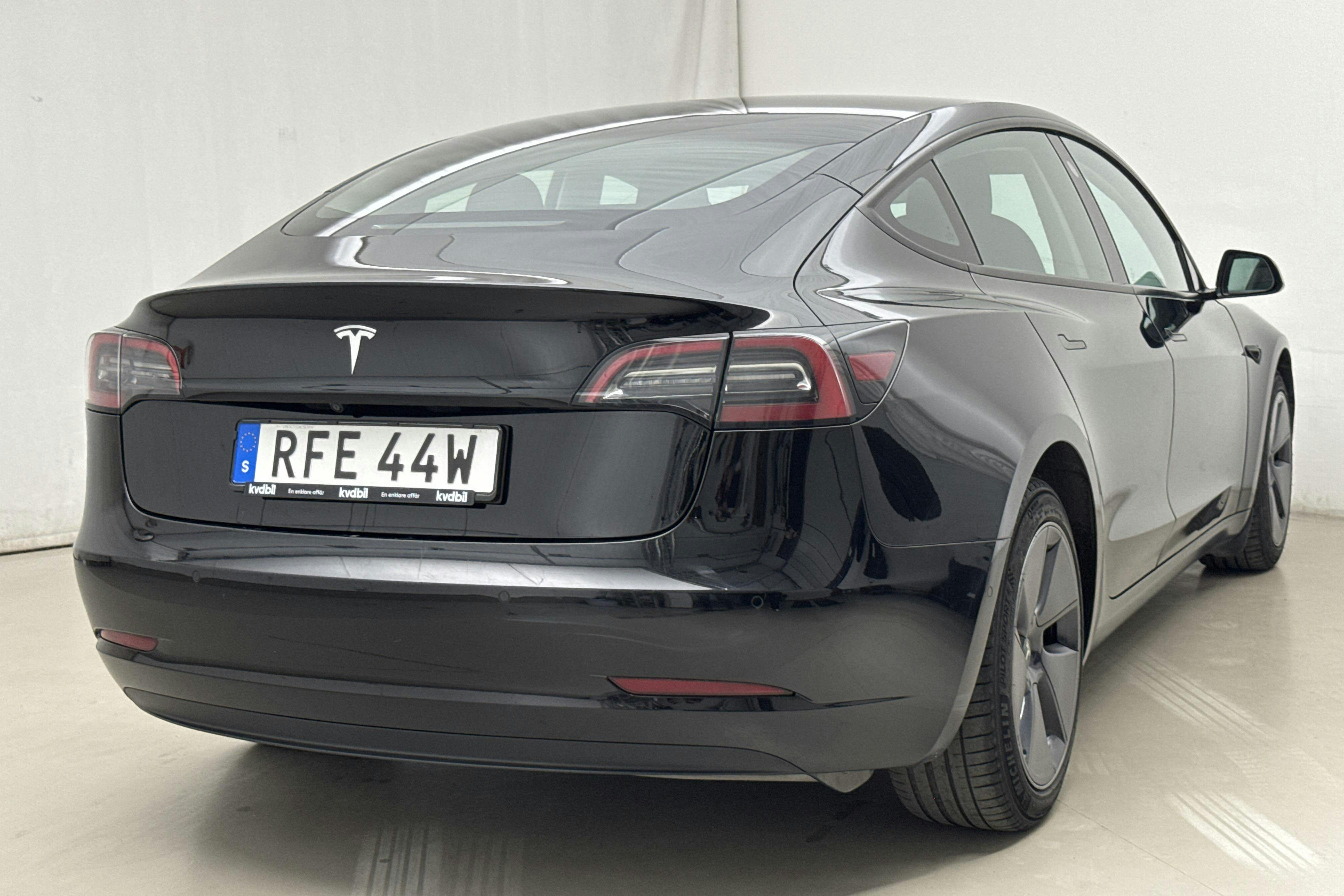 Tesla Model 3 Standard Range RWD - 11 059 mil - Automat - svart - 2022