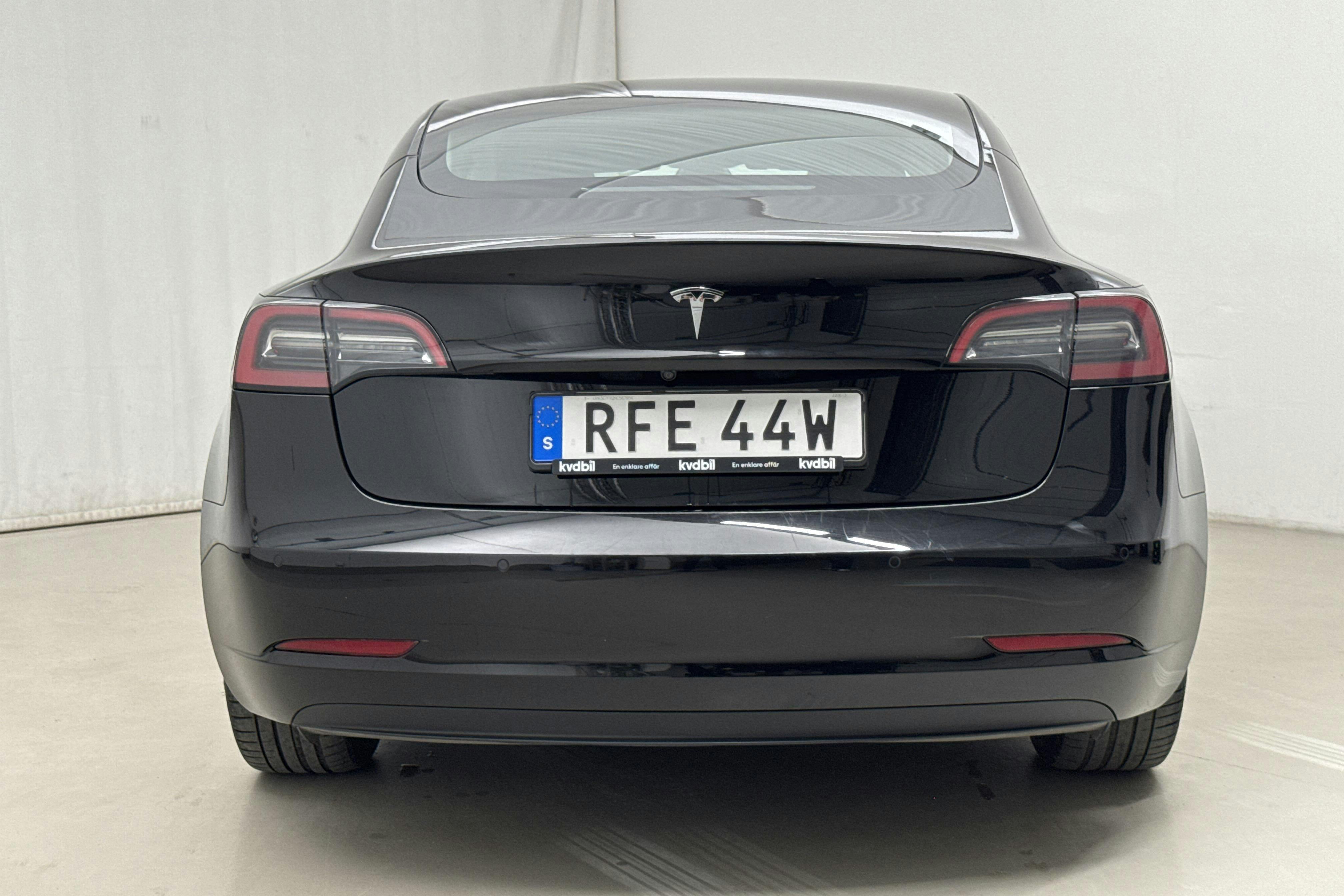 Tesla Model 3 Standard Range RWD - 11 059 mil - Automat - svart - 2022
