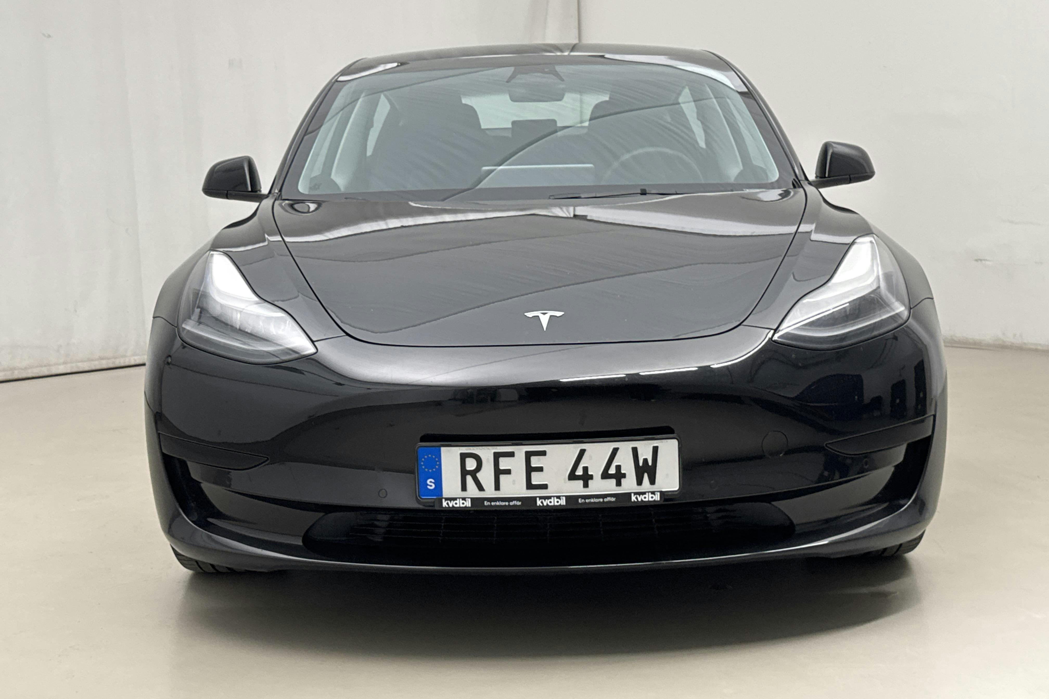 Tesla Model 3 Standard Range RWD - 11 059 mil - Automat - svart - 2022