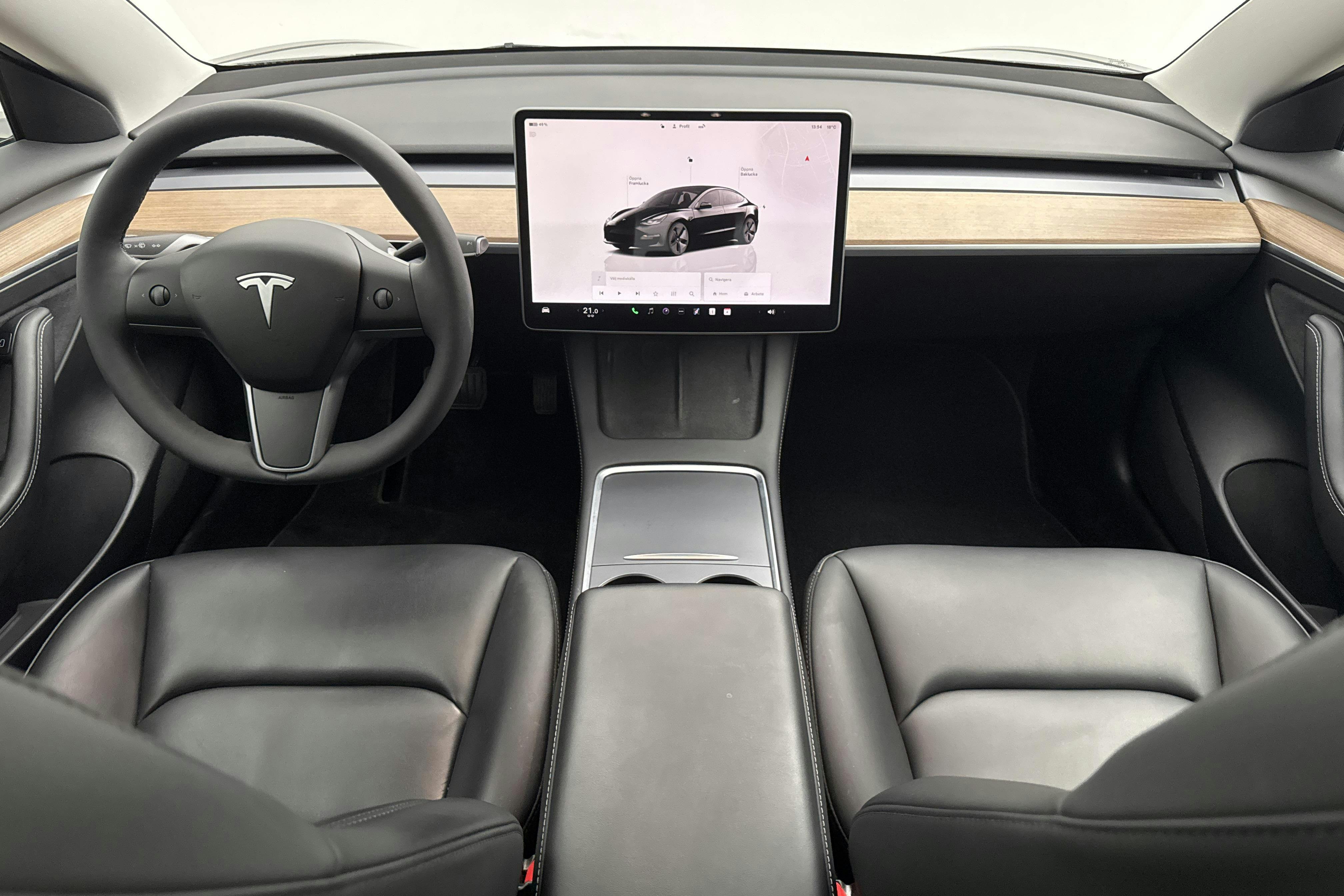 Tesla Model 3 Standard Range RWD - 11 059 mil - Automat - svart - 2022