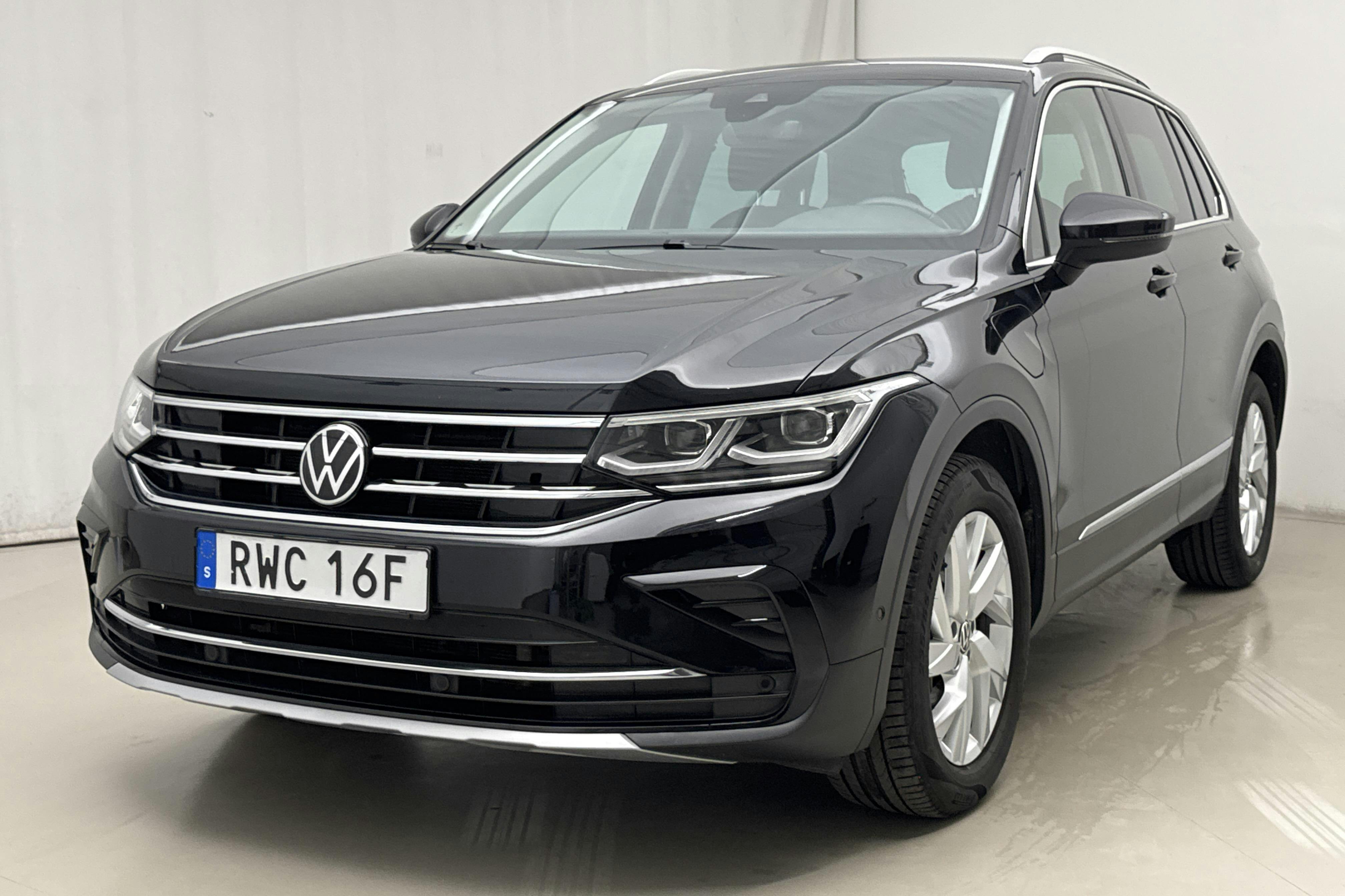 VW Tiguan 1.4 TSI eHybrid (245hk) - 5 482 mil - Automat - svart - 2022