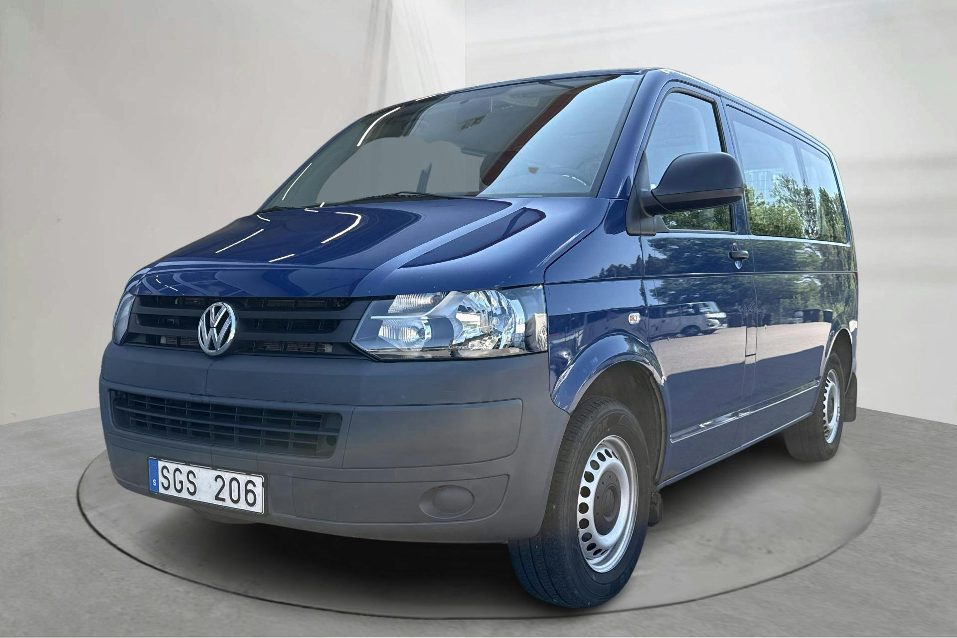 Presentationsfoto 1 av 14: VW Caravlle T5 2.0 TDI 4MOTION (140hk) - 5 621 mil - Manuell - Dark Blue - 2012