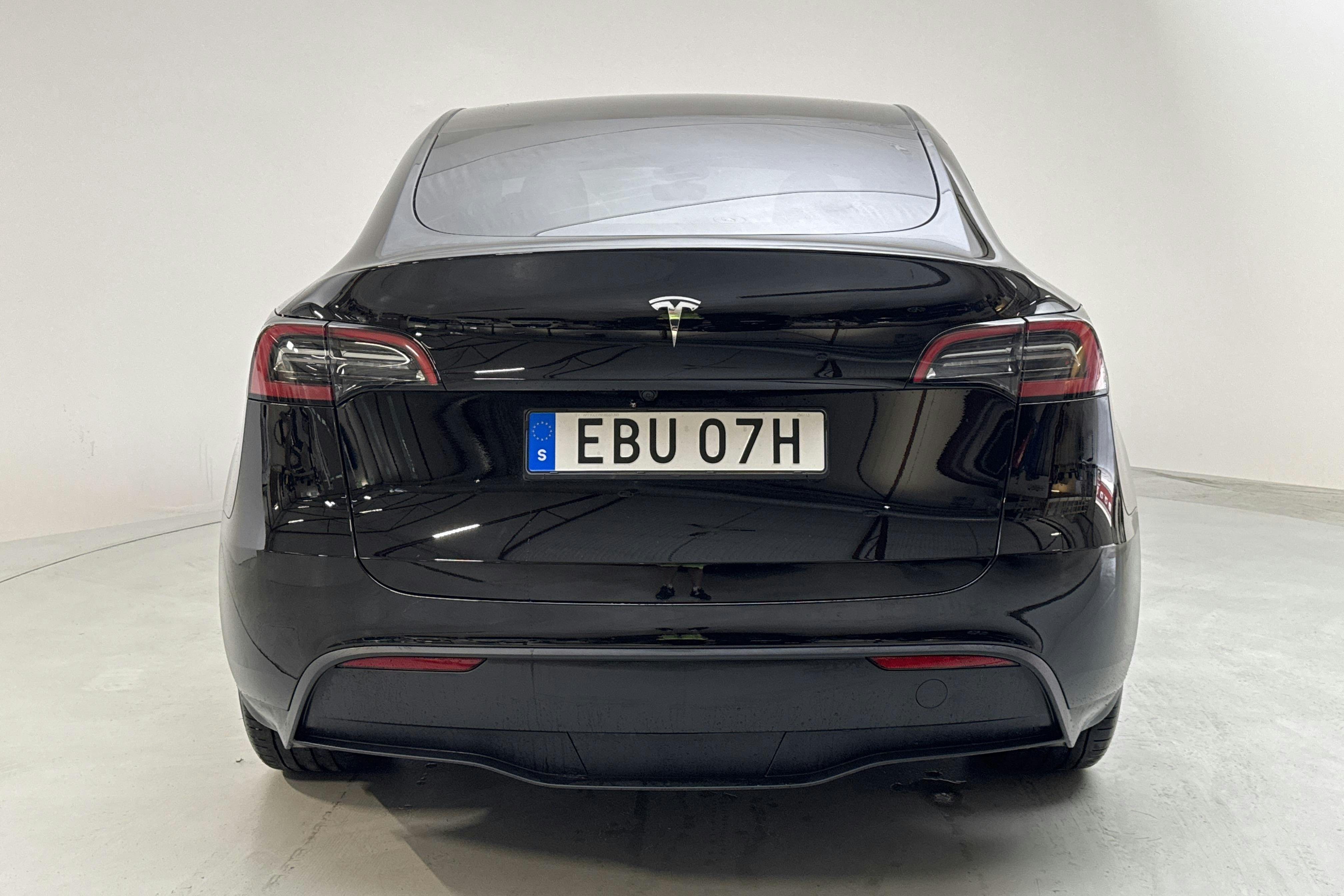 Tesla Model Y Long Range RWD - 1 116 mil - Automat - svart - 2025
