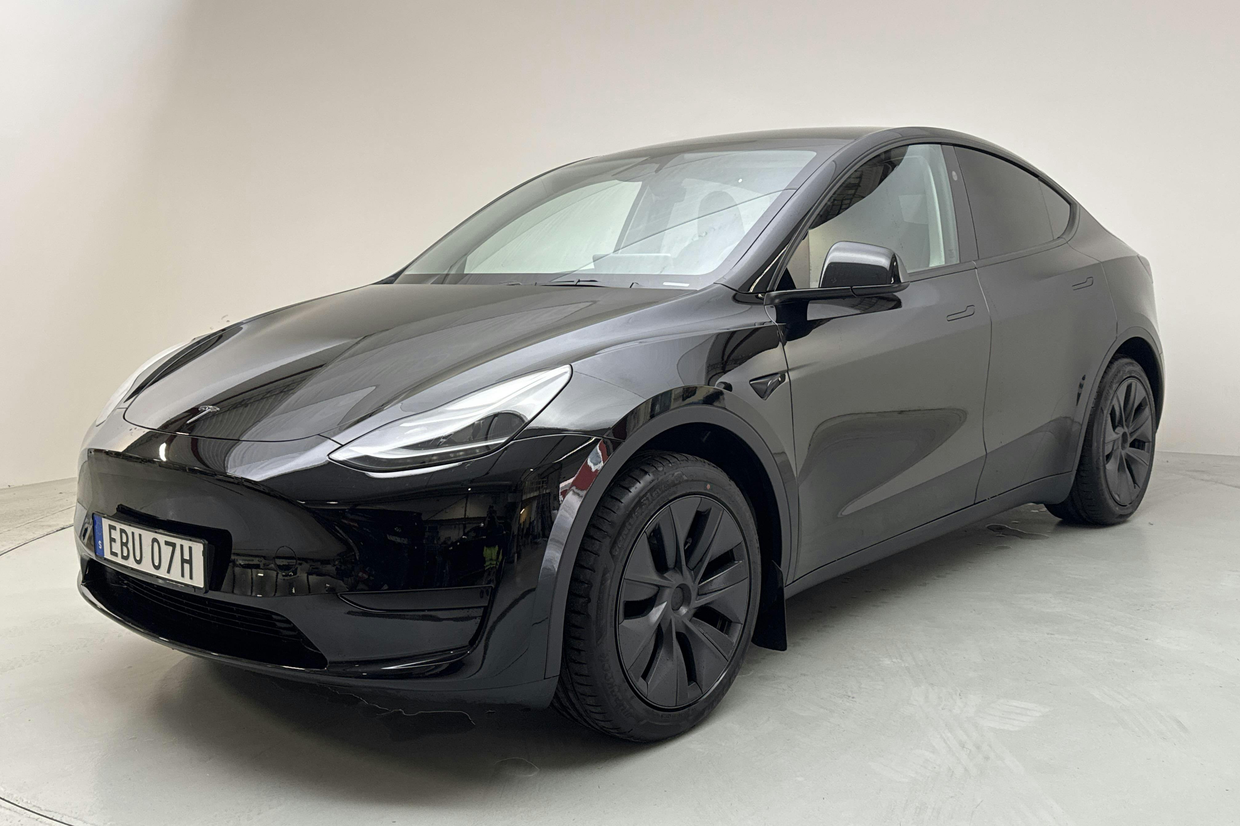 Tesla Model Y Long Range RWD - 11 160 km - Automatic - black - 2025
