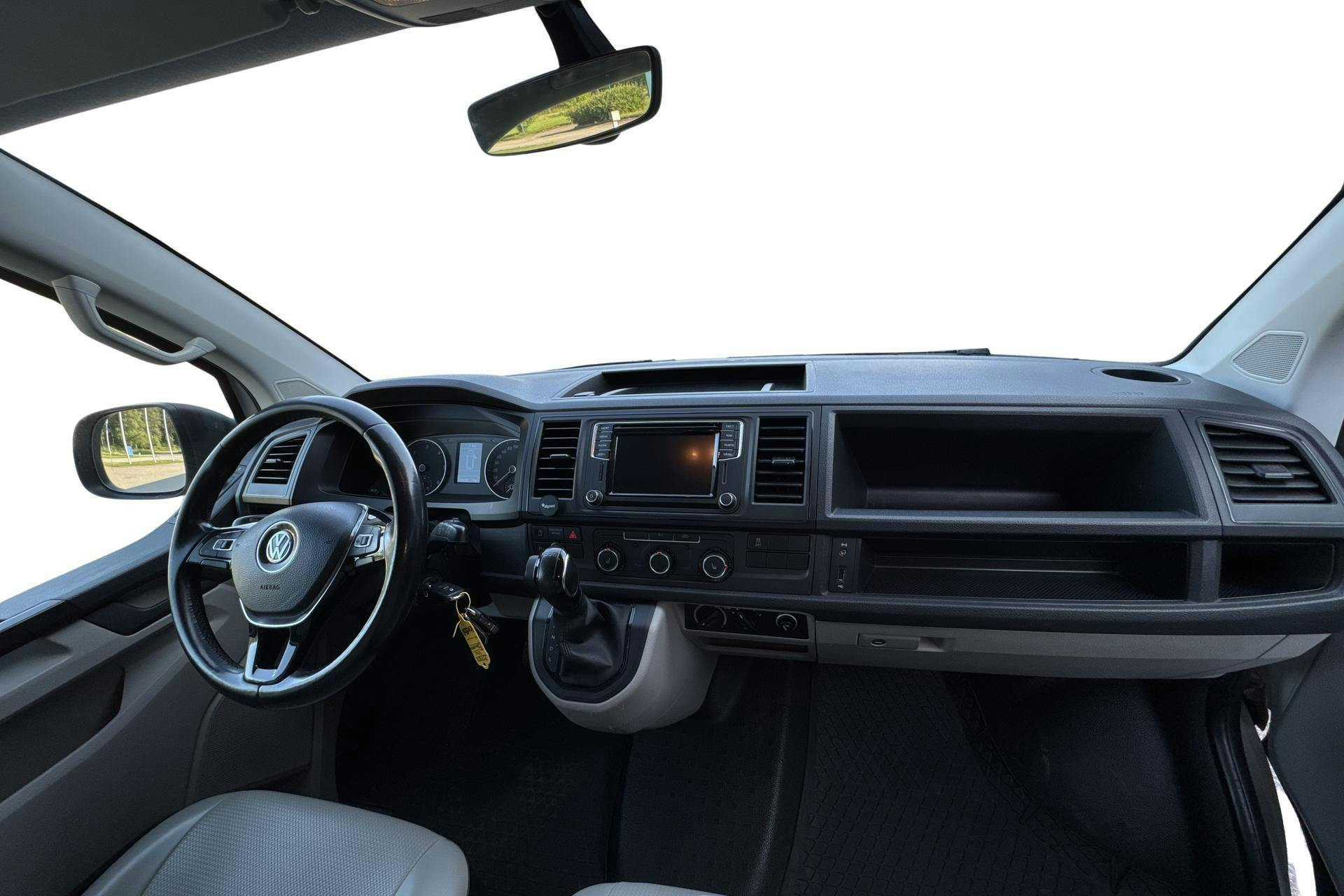 VW Transporter T6 2.0 TDI BMT Skåp 4MOTION (150hk) - 15 866 mil - Automat - vit - 2017