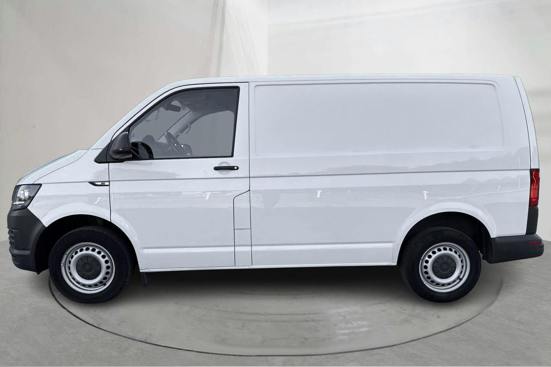 Presentationsfoto 2 av 17: VW Transporter T6 2.0 TDI BMT Skåp 4MOTION (150hk) - 15 866 mil - Automat - vit - 2017
