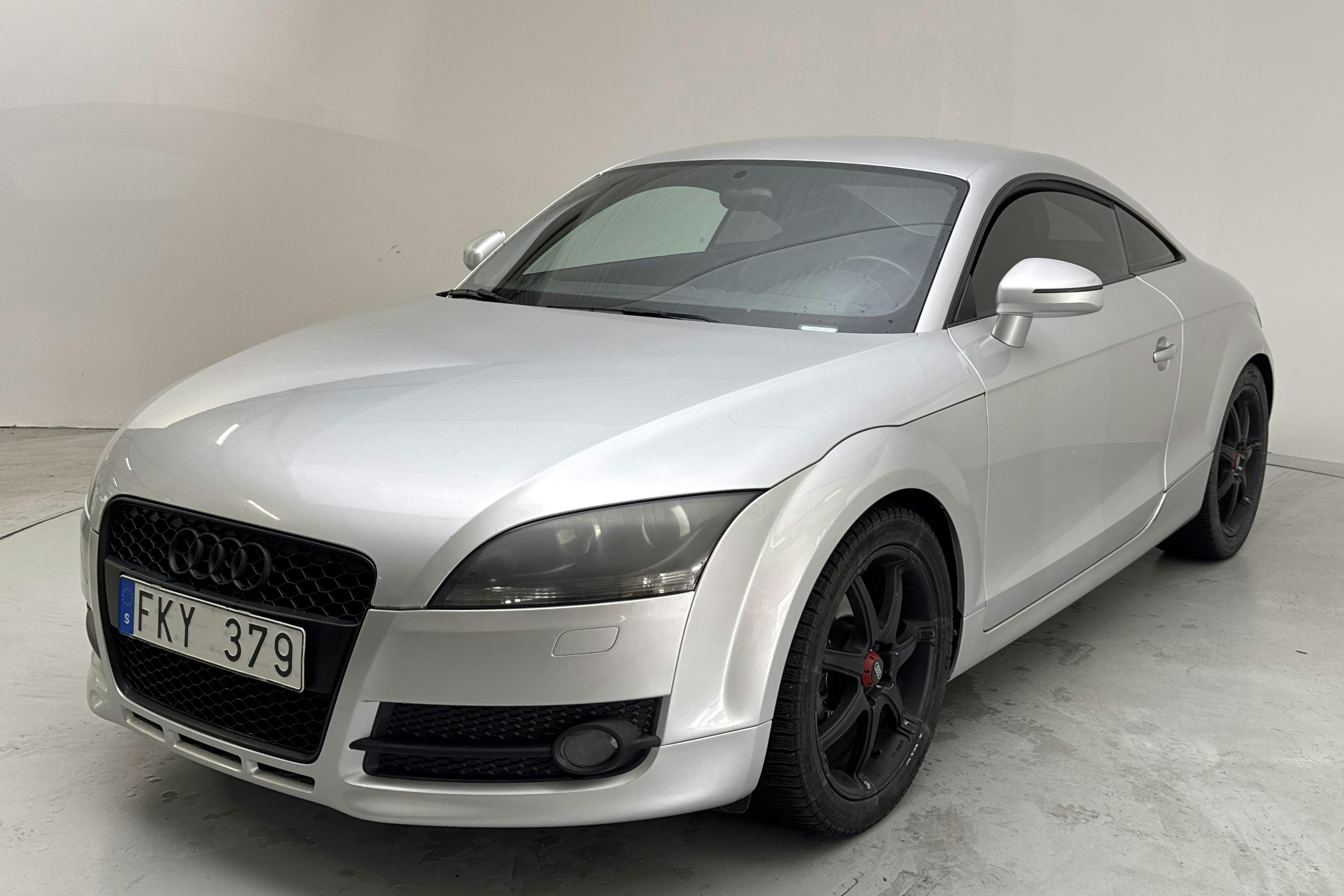 Esitlusfoto 1 aadressil 13: Audi TT 2.0 TFSI Coupé (200hk) - 239 100 km - Käsitsi - hõbe - 2007