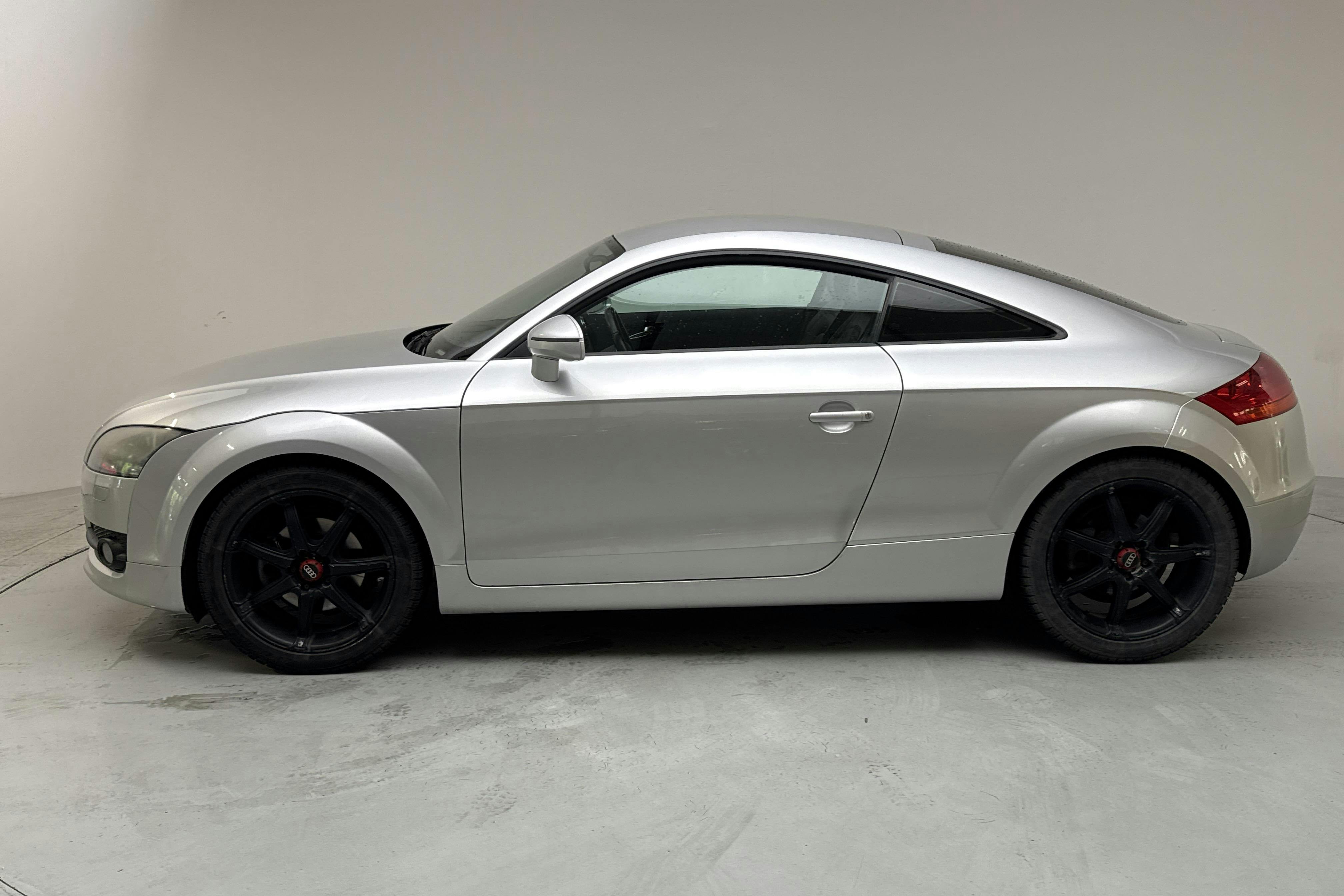 Esitlusfoto 2 aadressil 13: Audi TT 2.0 TFSI Coupé (200hk) - 239 100 km - Käsitsi - hõbe - 2007