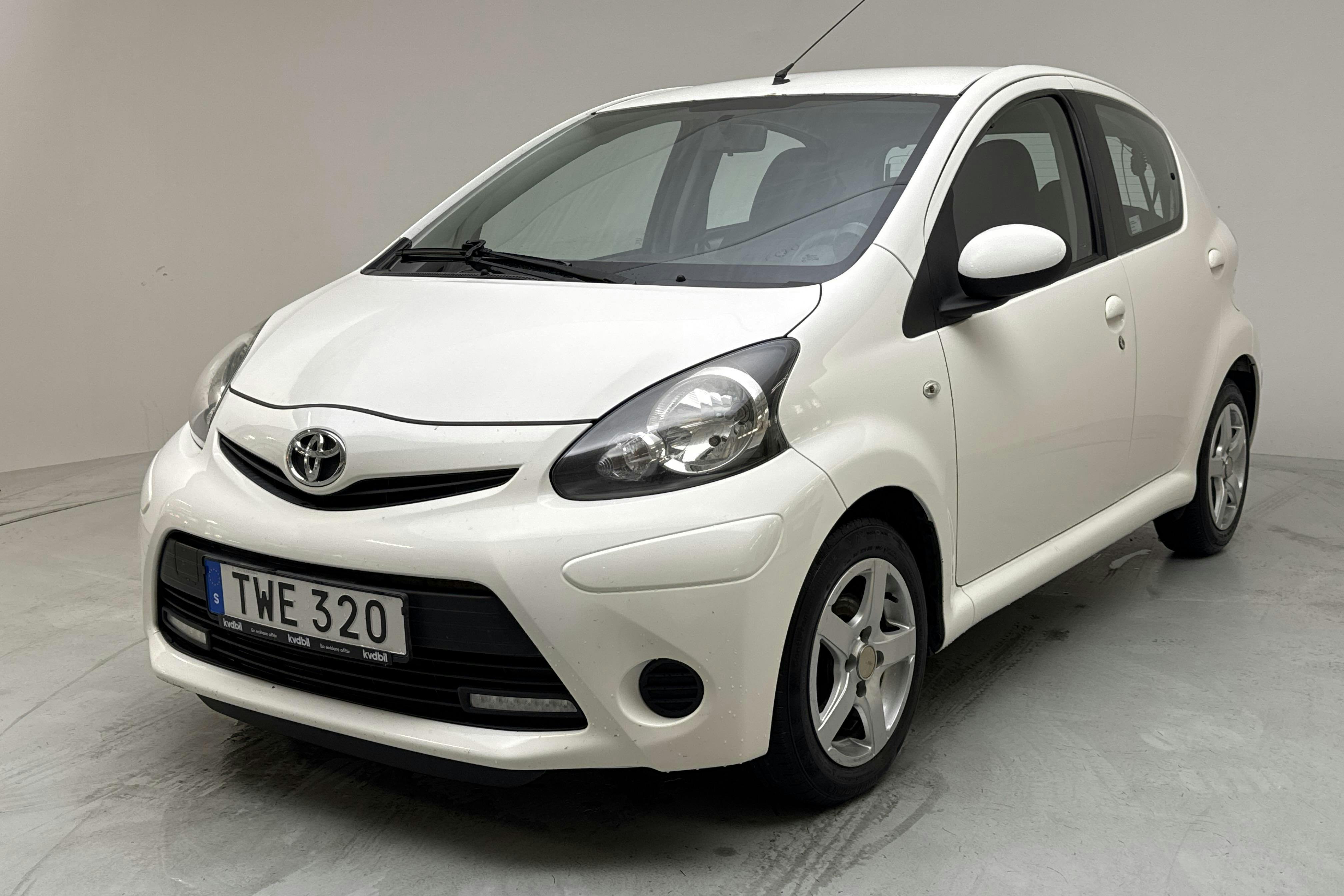 Toyota Aygo 1.0 VVT-i 5dr (68hk) - 13 062 mil - Manuell - vit - 2014