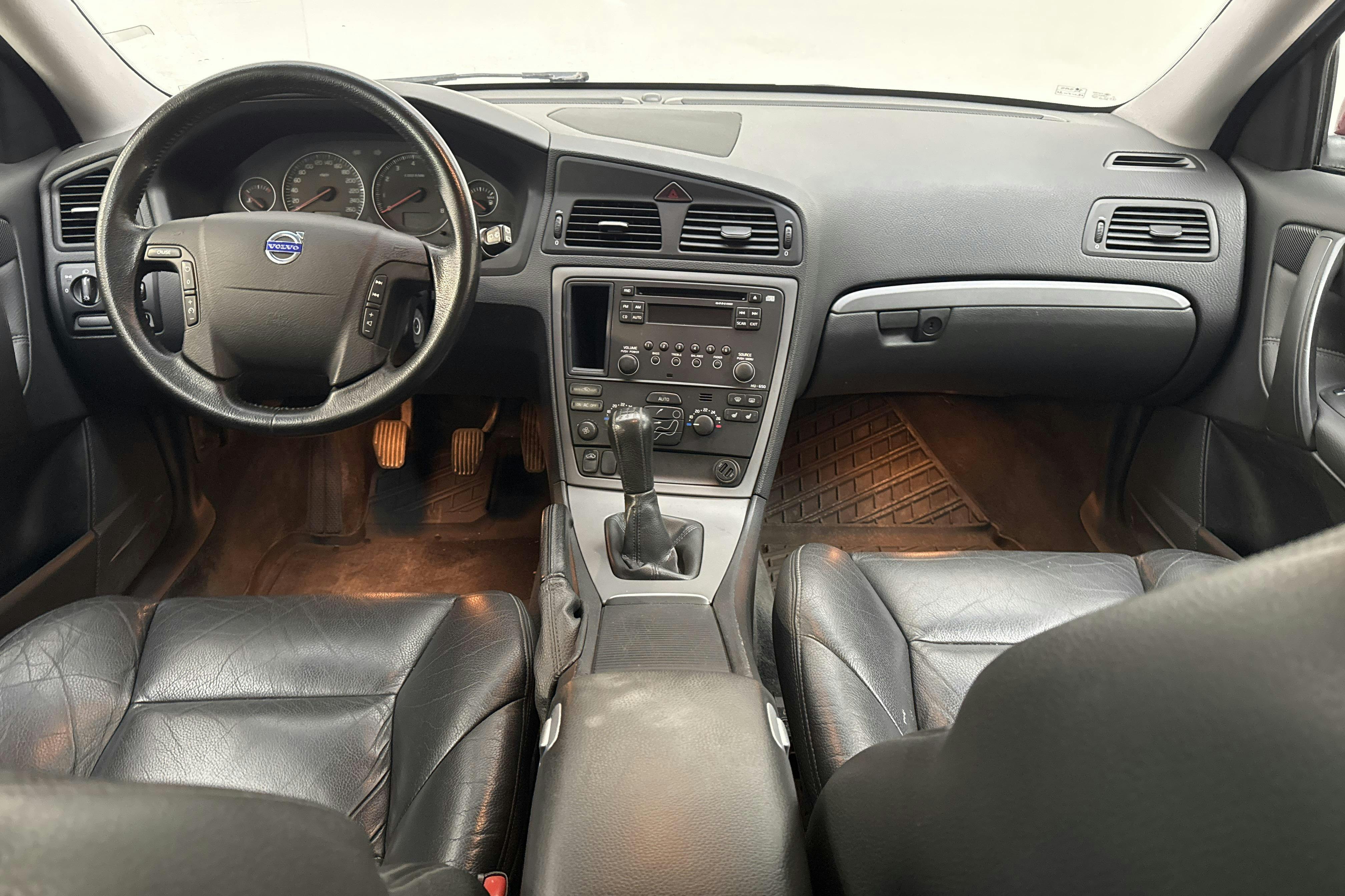 Volvo V70 2.4 (170hk) - 218 780 km - Käsitsi - punane - 2007