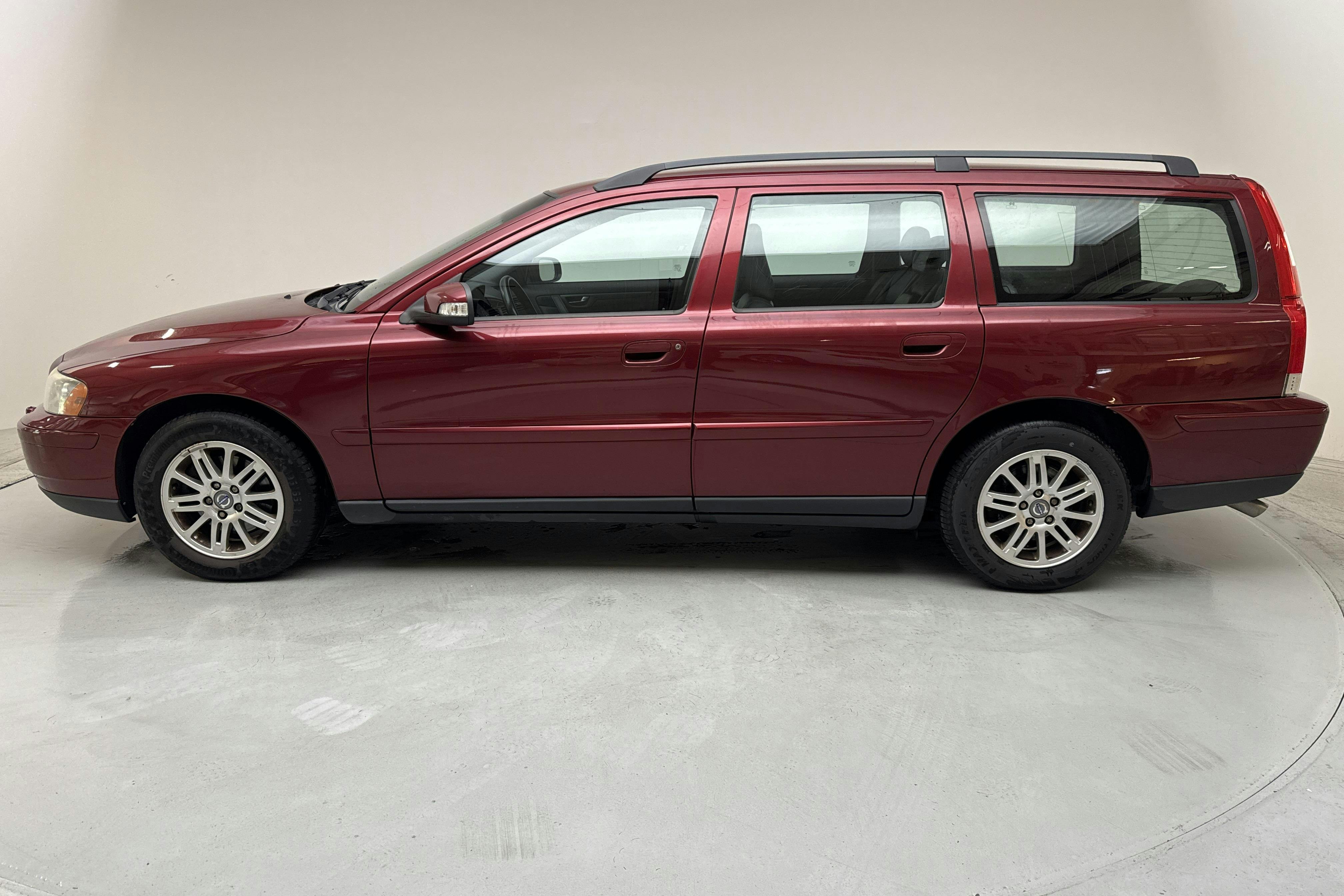 Esitlusfoto 2 aadressil 12: Volvo V70 2.4 (170hk) - 218 780 km - Käsitsi - punane - 2007