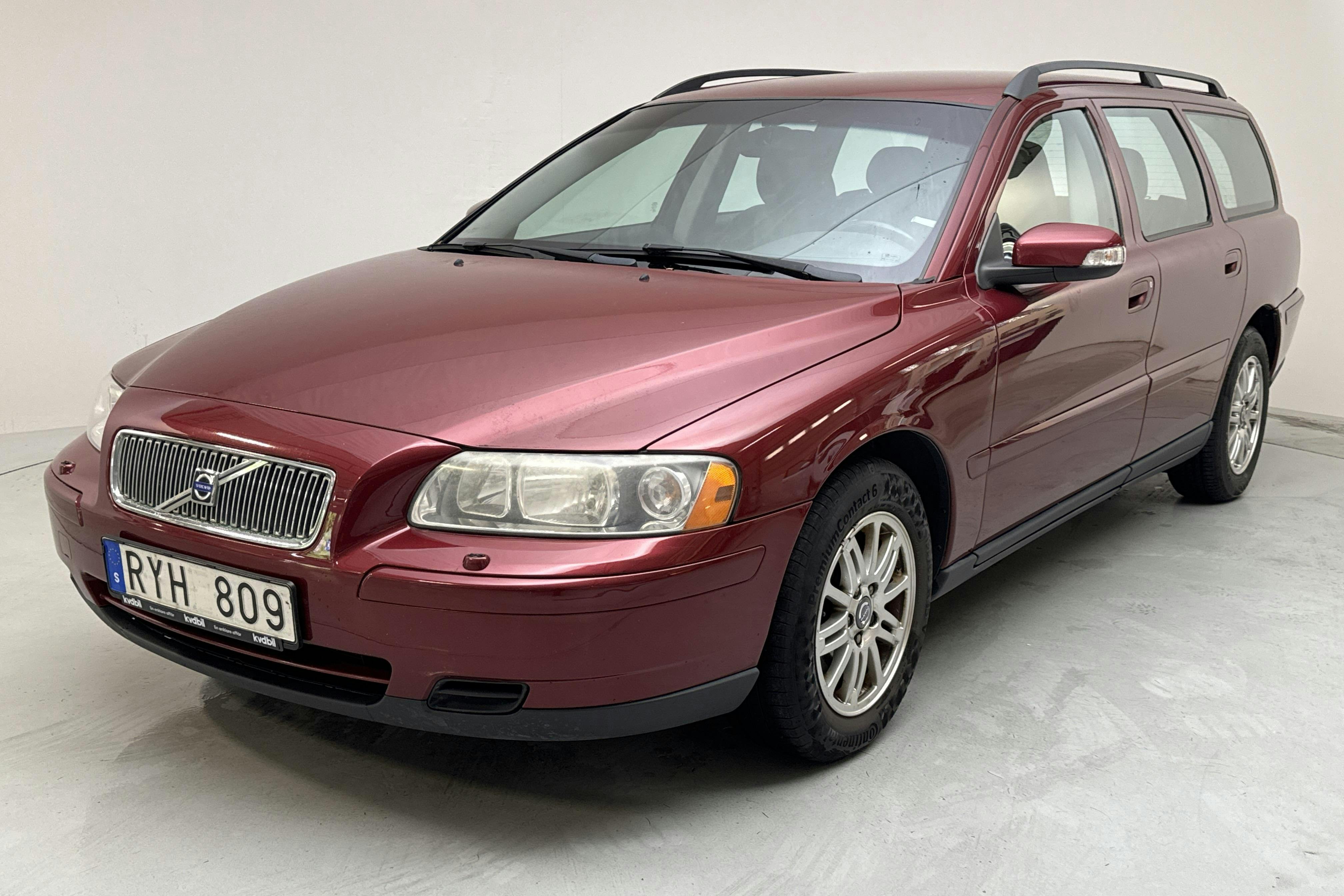 Volvo V70 2.4 (170hk) - 218 780 km - Manual - red - 2007