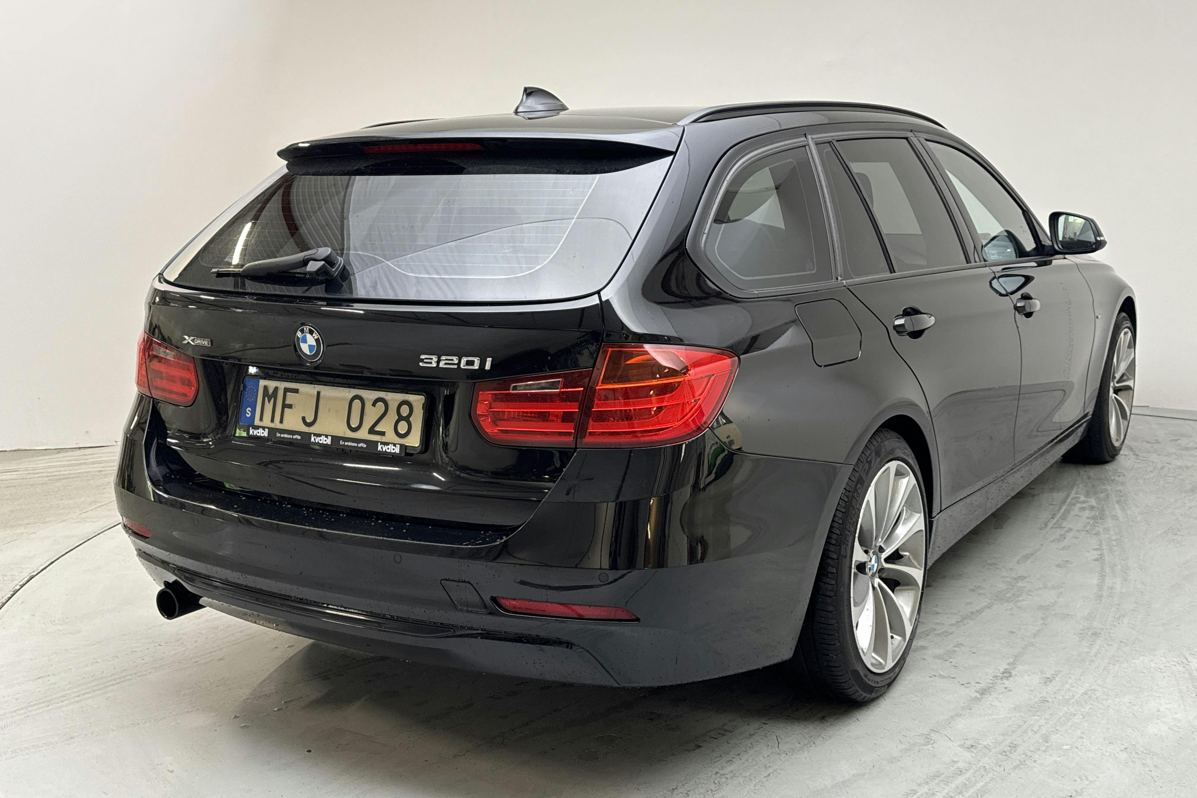 BMW 320i xDrive Touring, F31 (184hk) - 104 550 km - Automaatne - must - 2013