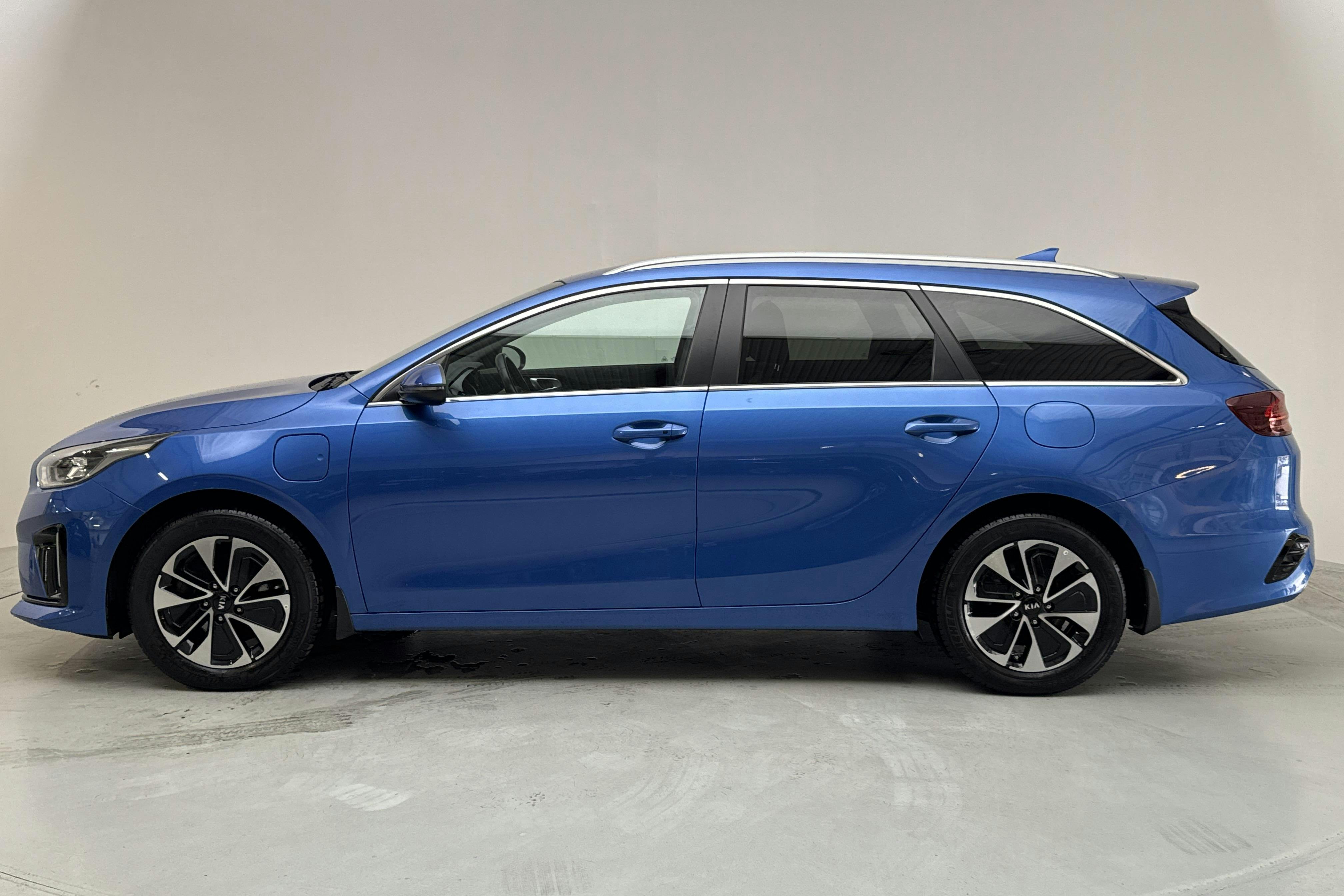 Presentationsfoto 2 av 15: KIA Ceed 1.6 Plug-in Hybrid SW (141hk) - 5 239 mil - Automat - blå - 2021