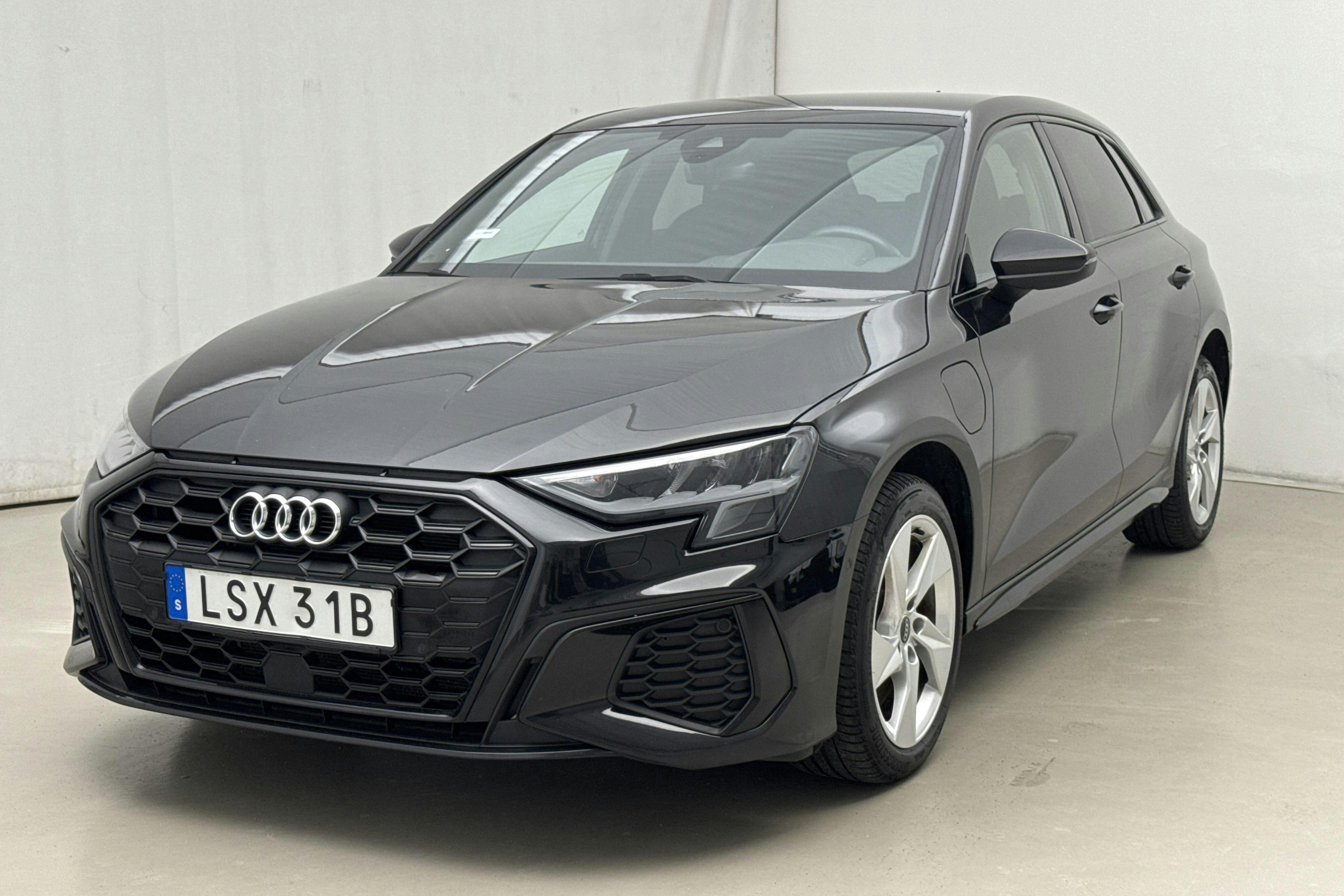 Audi A3 Sportback 45 TFSI e (245hk) - 4 874 mil - Automat - svart - 2021
