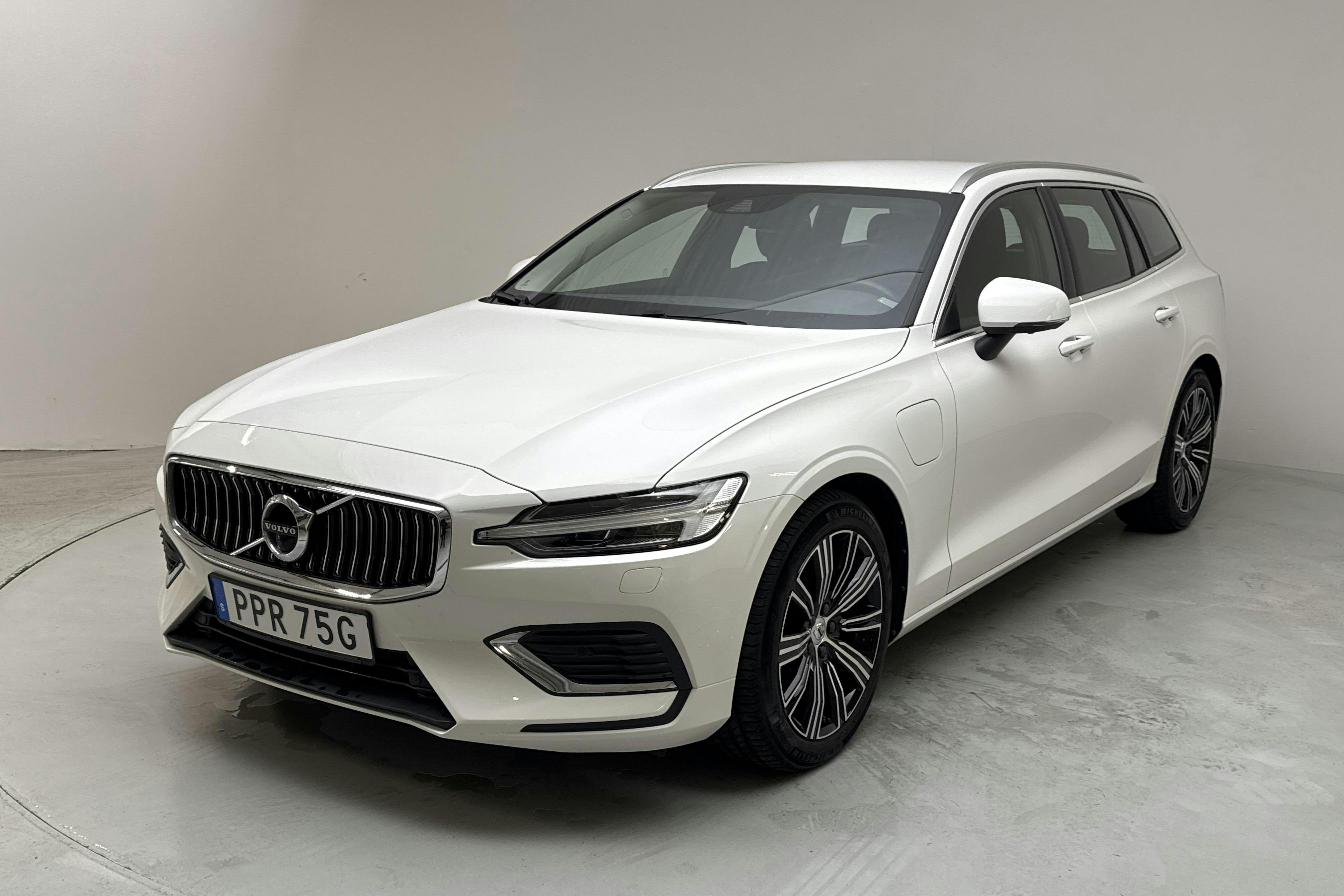 Volvo V60 T6 AWD Recharge (350hk) - 5 582 mil - Automat - vit - 2022
