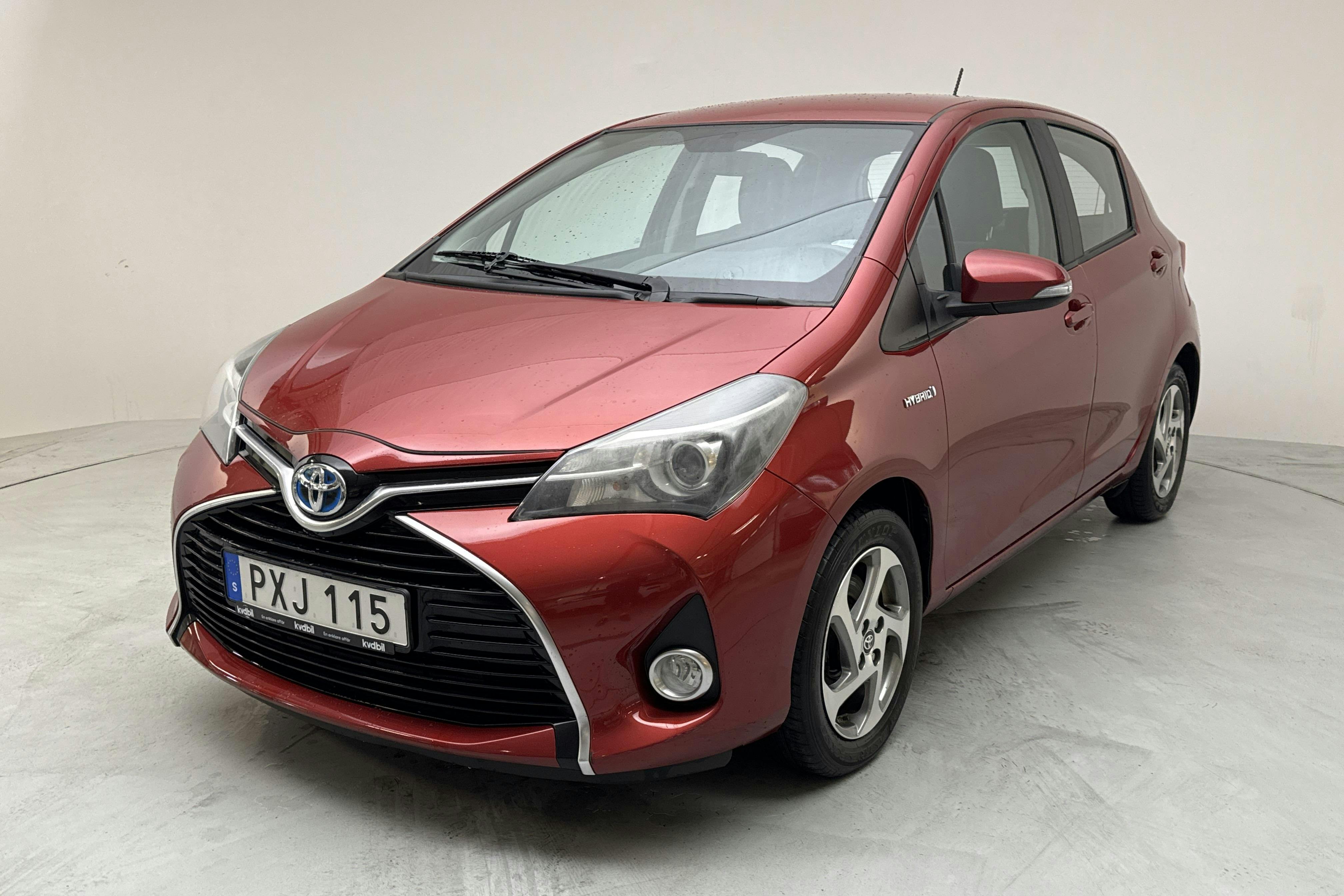 Toyota Yaris 1.5 HSD 5dr (75hk) - 8 714 mil - Automat - röd - 2015