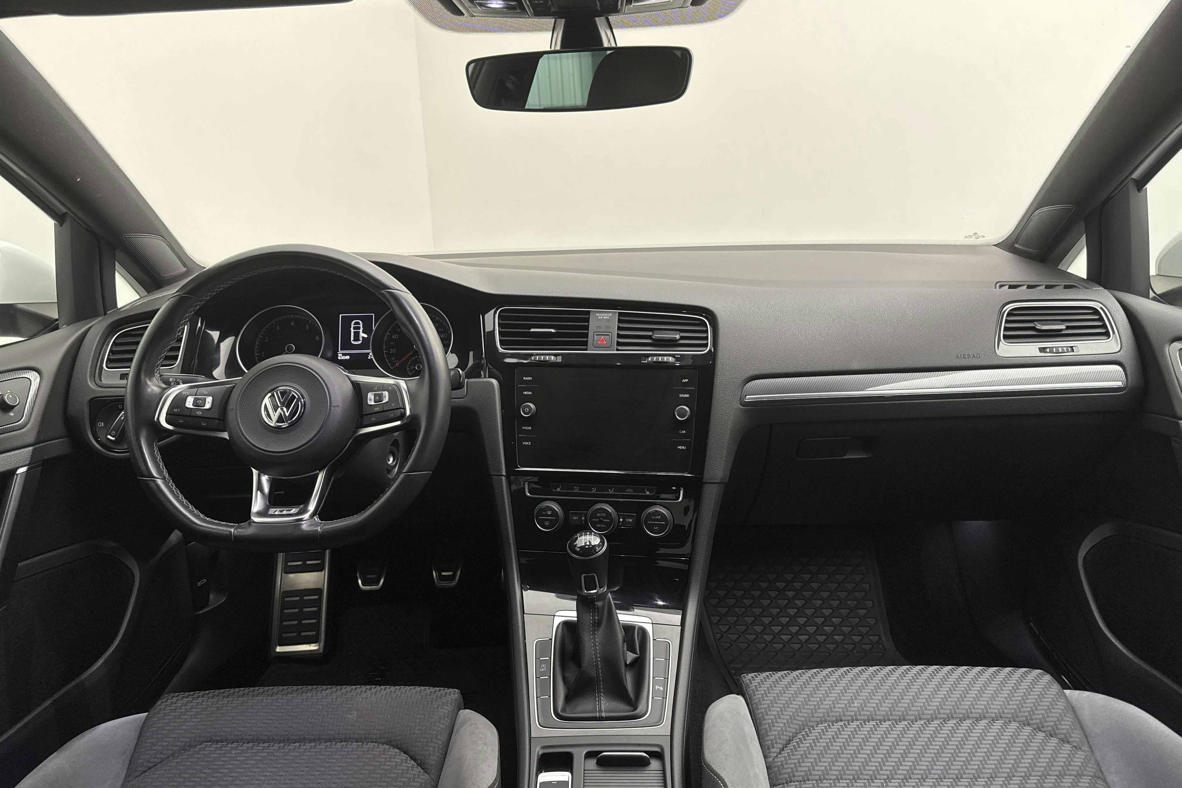 VW Golf VII 1.5 TSI 5dr (150hk) - 6 305 mil - Manuell - vit - 2020