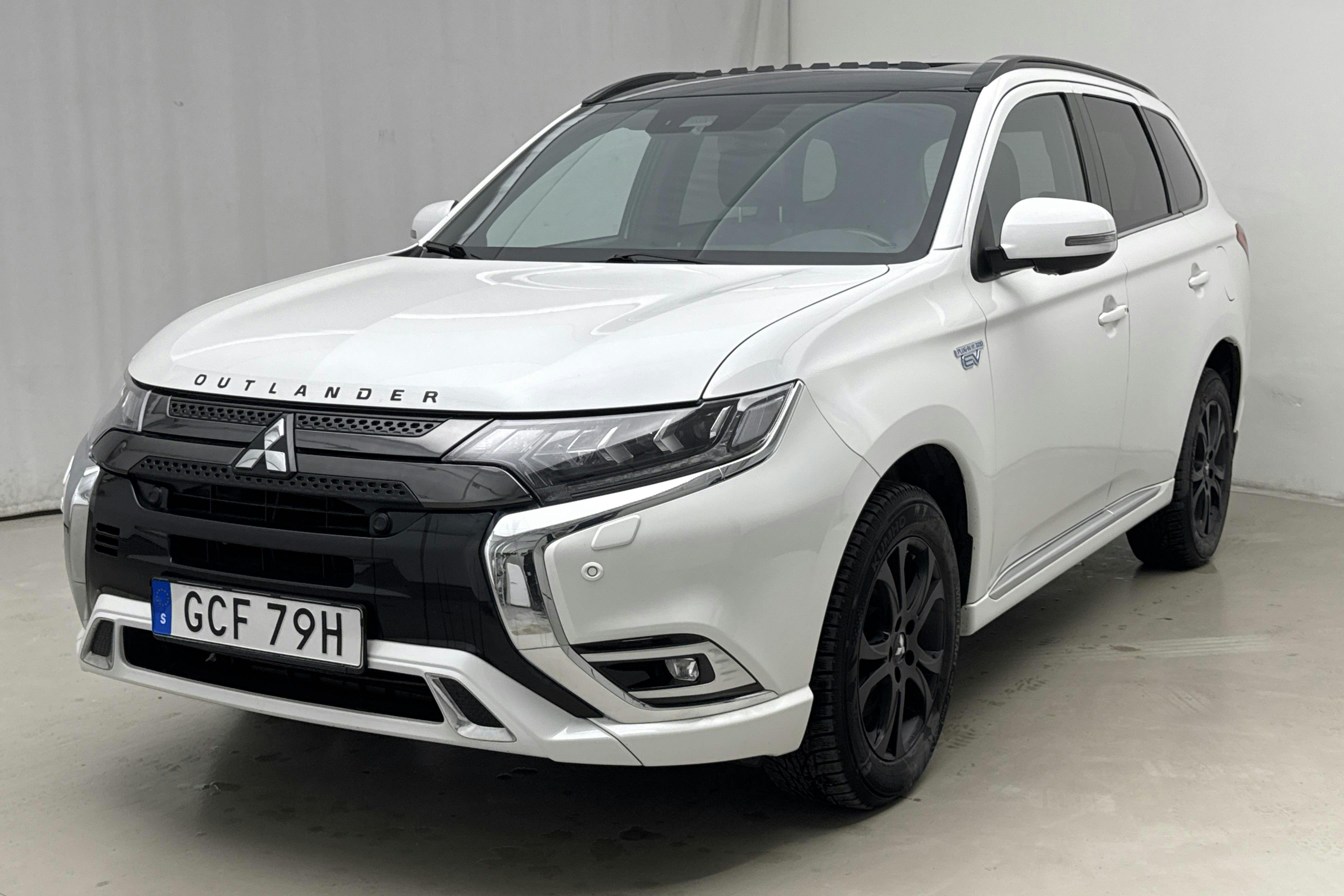 Mitsubishi Outlander 2.4 Plug-in Hybrid 4WD (136hk) - 124 920 km - Automatic - white - 2019