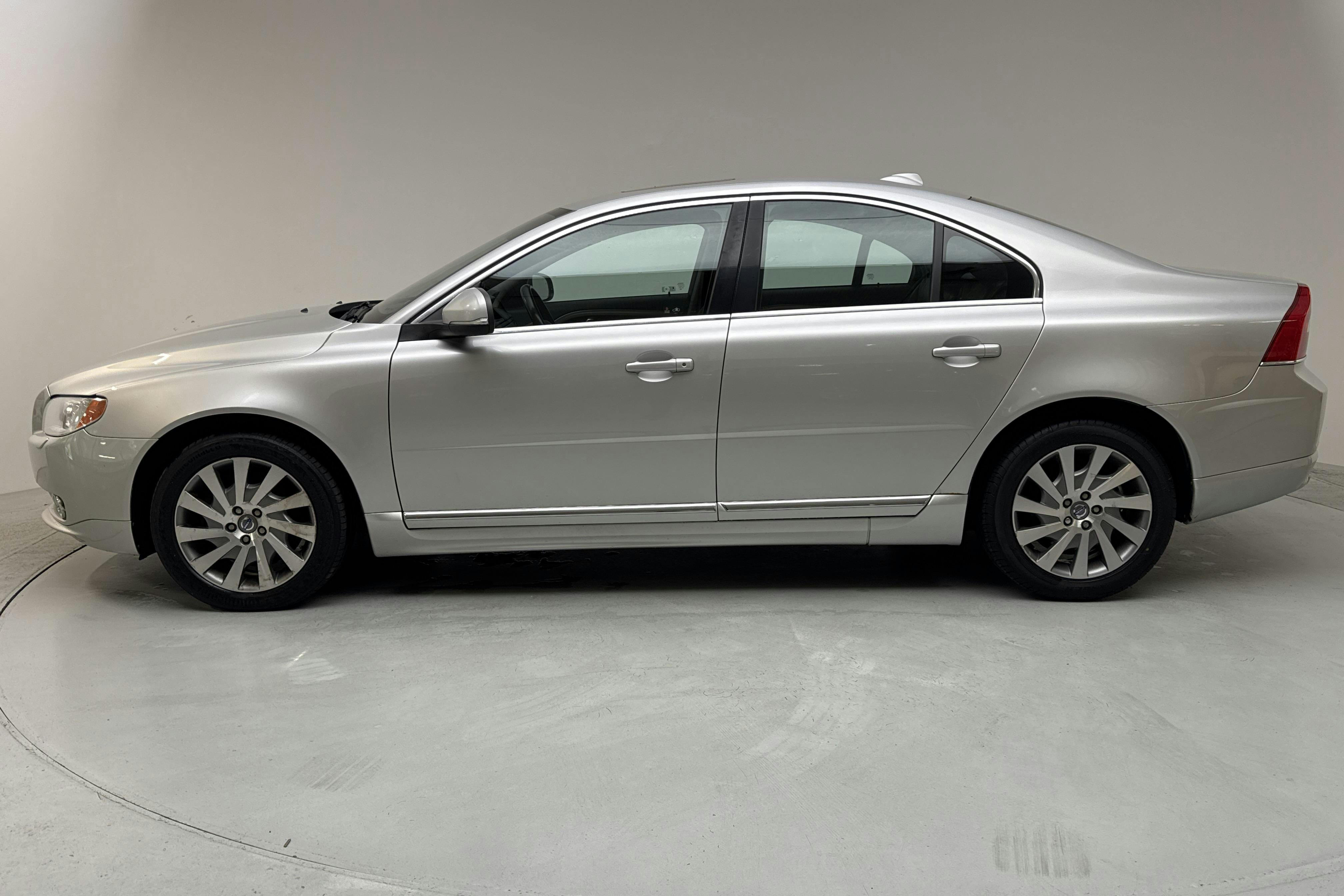 Presentation photo 2 of 14: Volvo S80 D5 (215hk) - 210 320 km - Automatic - Light Grey - 2012