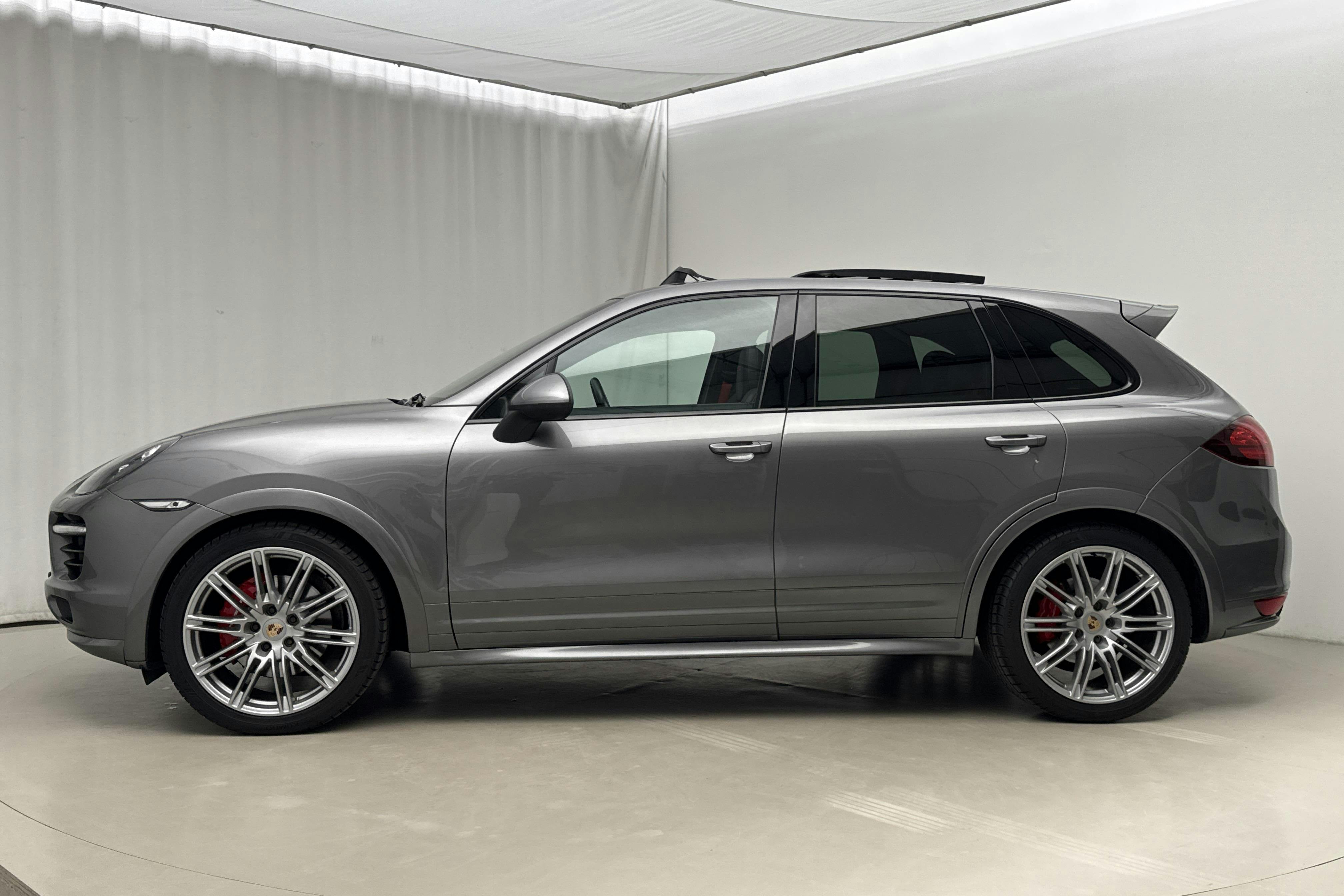 Presentationsfoto 2 av 21: Porsche Cayenne GTS (420hk) - 17 064 mil - Automat - Dark Grey - 2013