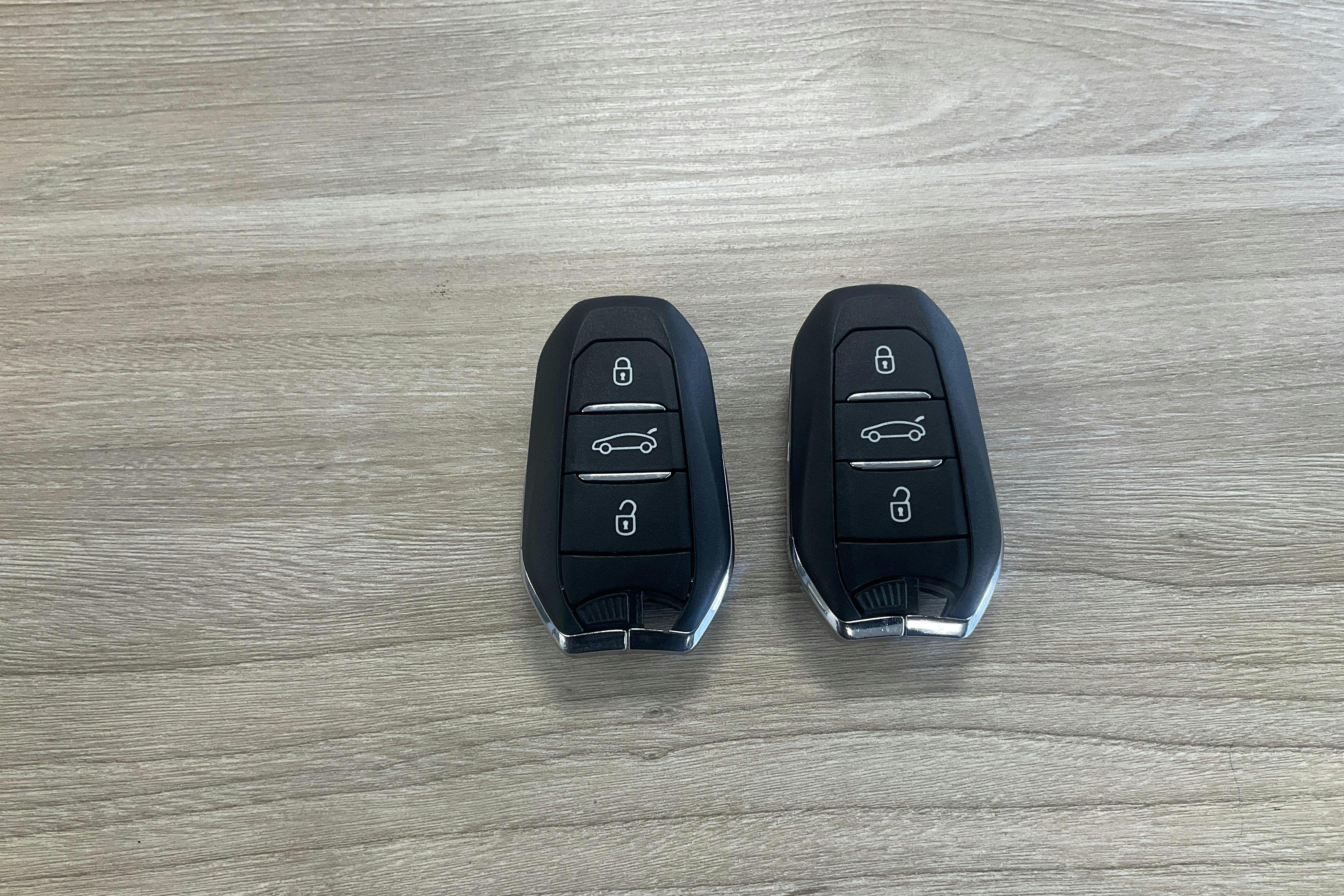 Presentationsfoto 16 av 16: Opel Mokka-e (136hk) - 3 715 mil - Automat - vit - 2022