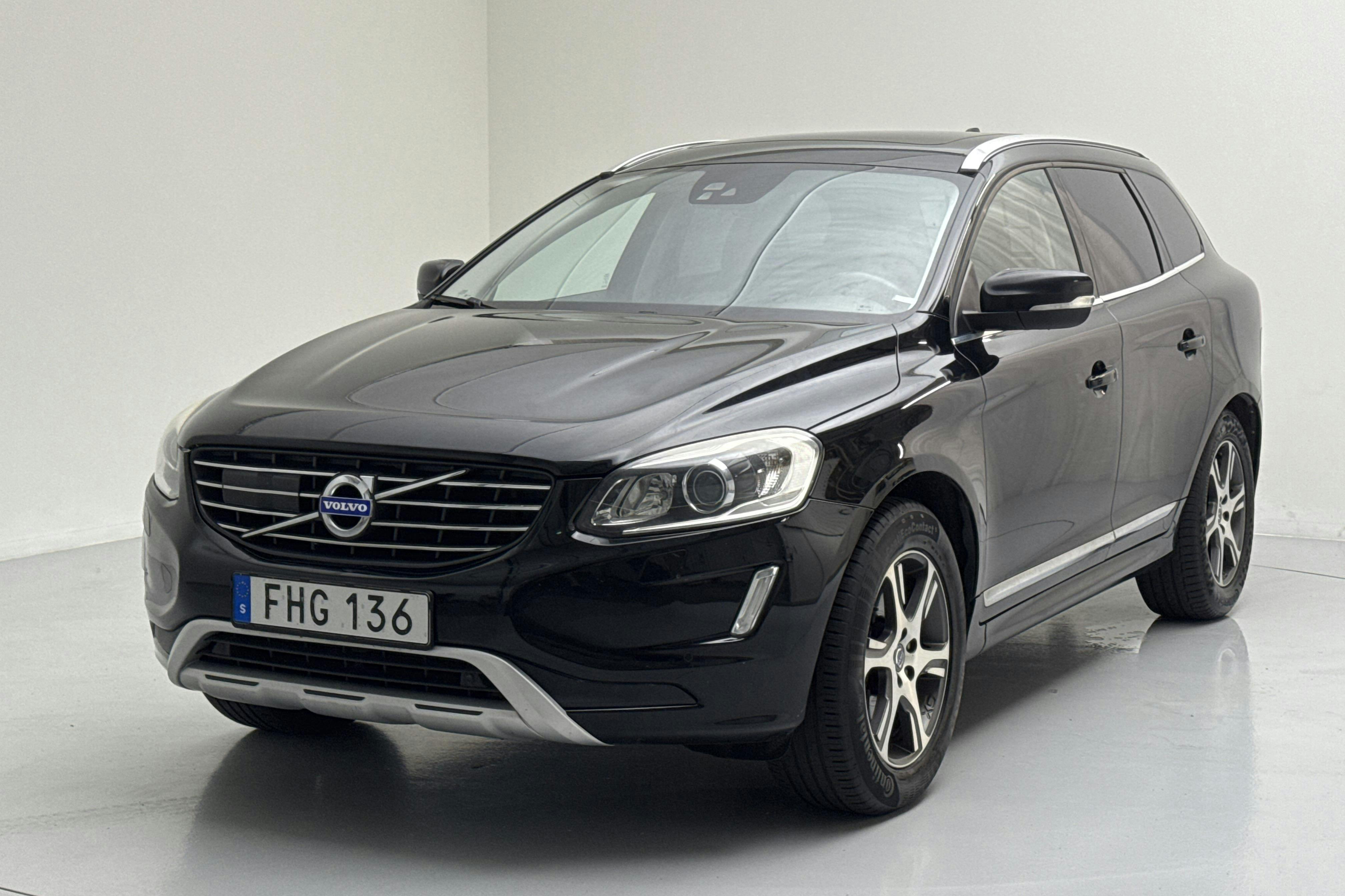 Presentationsfoto 1 av 14: Volvo XC60 D5 AWD (215hk) - 22 319 mil - Automat - svart - 2015