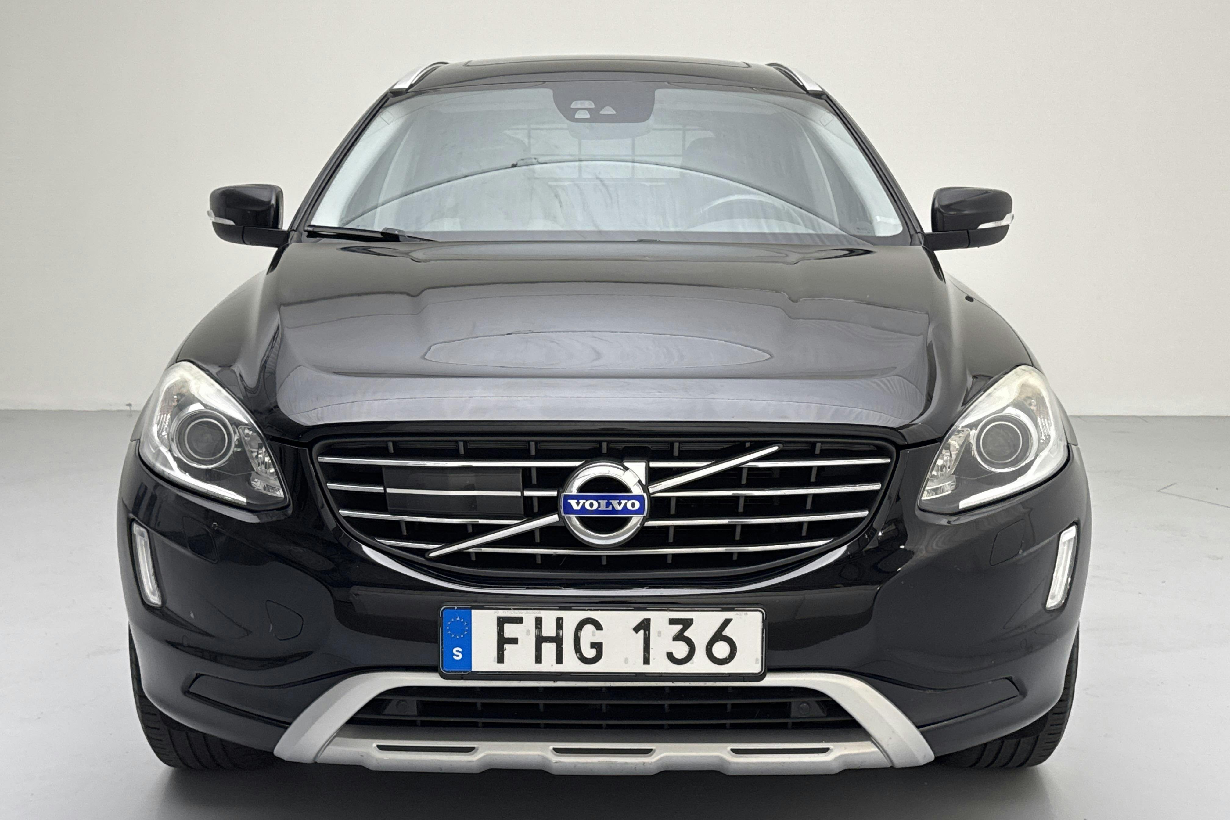 Volvo XC60 D5 AWD (215hk) - 22 319 mil - Automat - svart - 2015