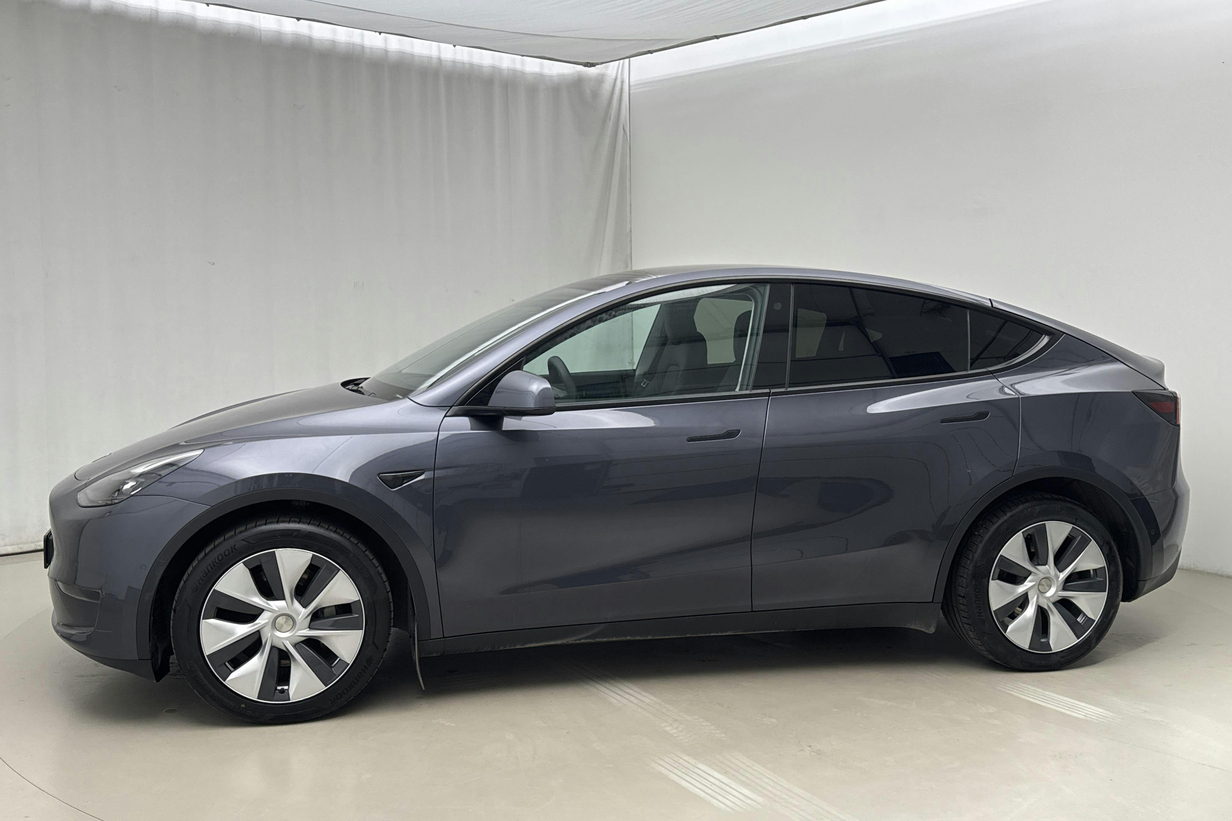 Presentation photo 2 of 22: Tesla Model Y Long Range Dual Motor AWD - 46 020 km - Automatic - gray - 2022