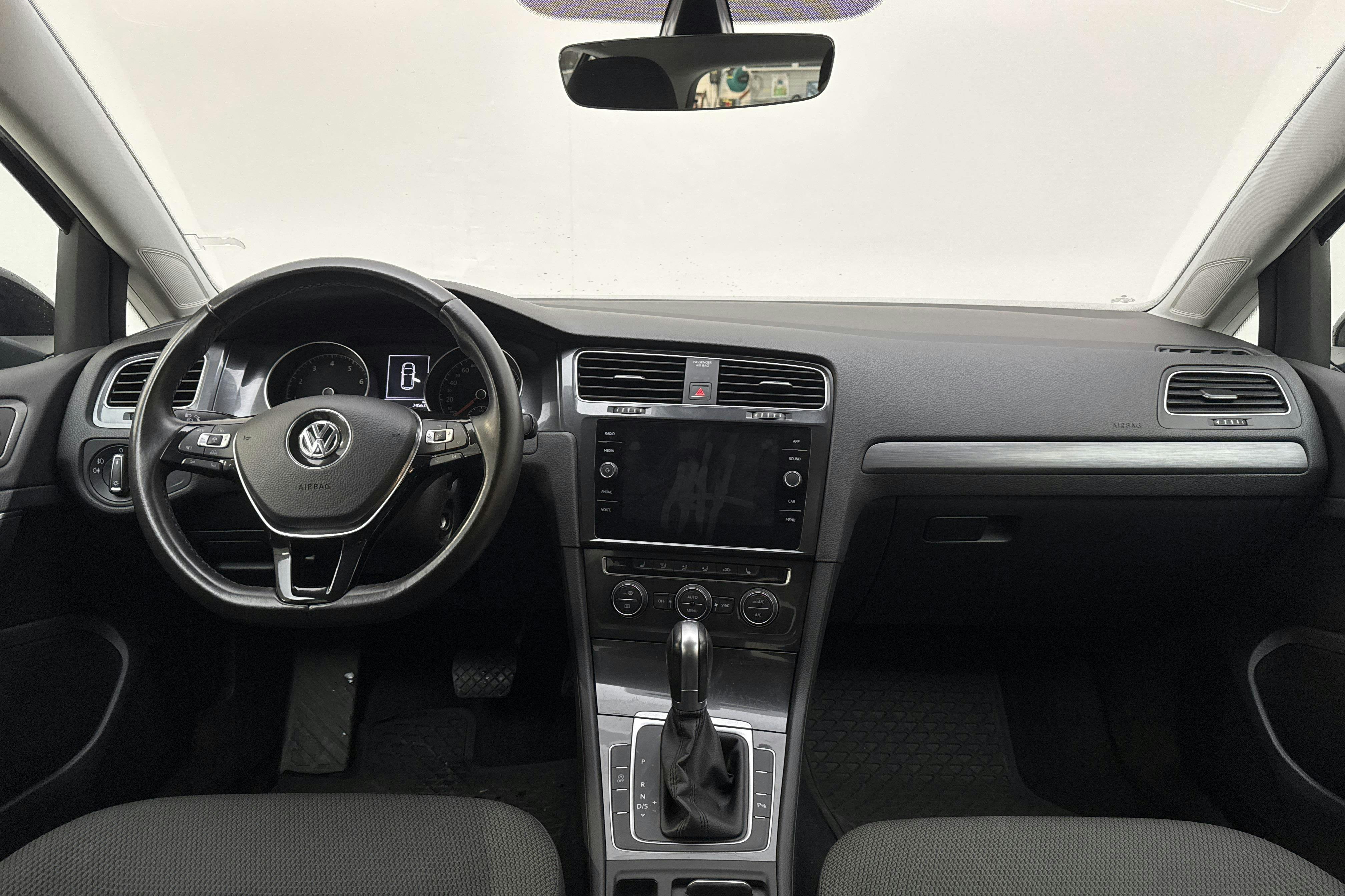 VW Golf VII 1.0 TSI 5dr (110hk) - 8 968 mil - Automat - svart - 2018