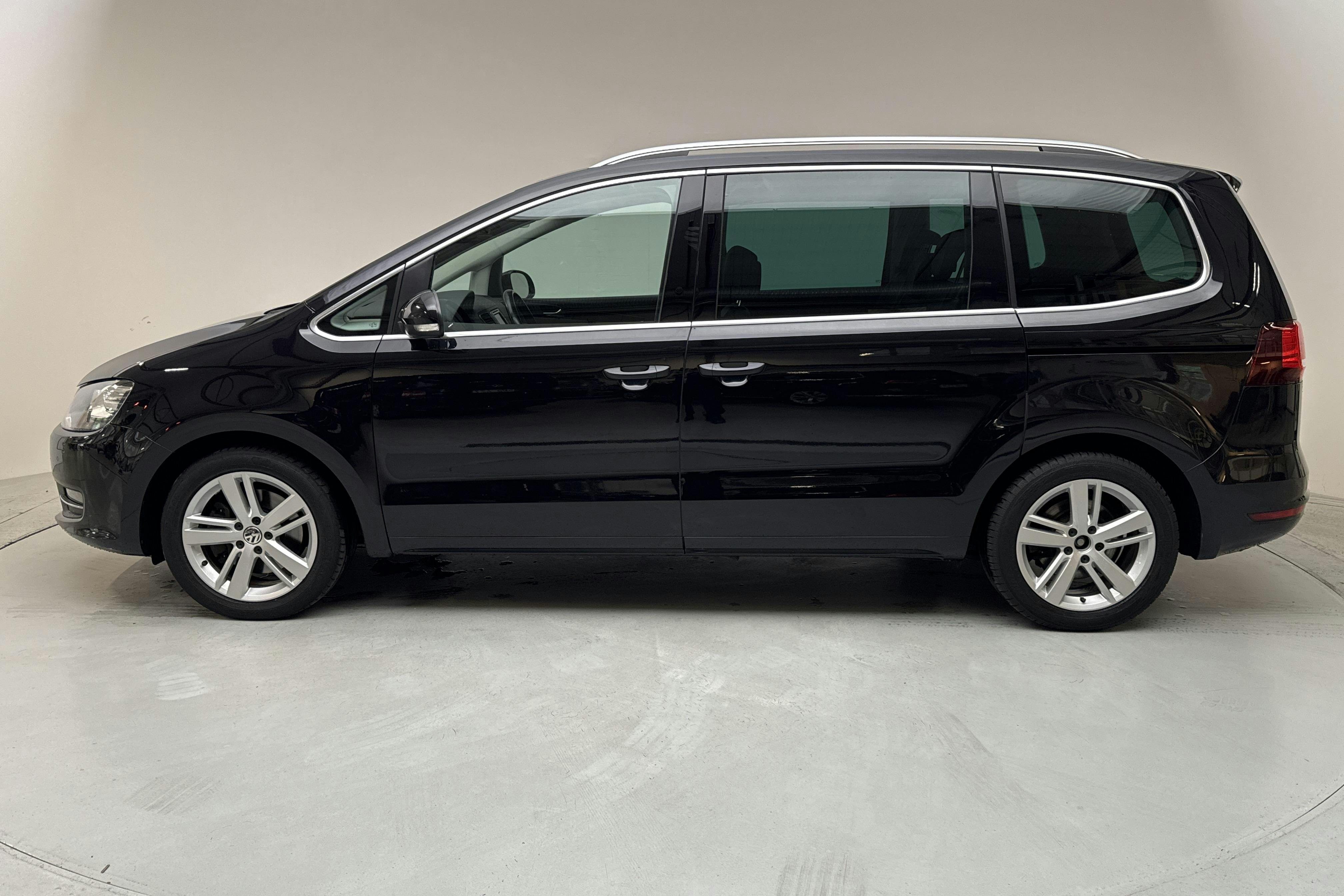 Esitlusfoto 2 aadressil 16: VW Sharan 2.0 TDI 4Motion (184hk) - 181 380 km - Automaatne - must - 2018
