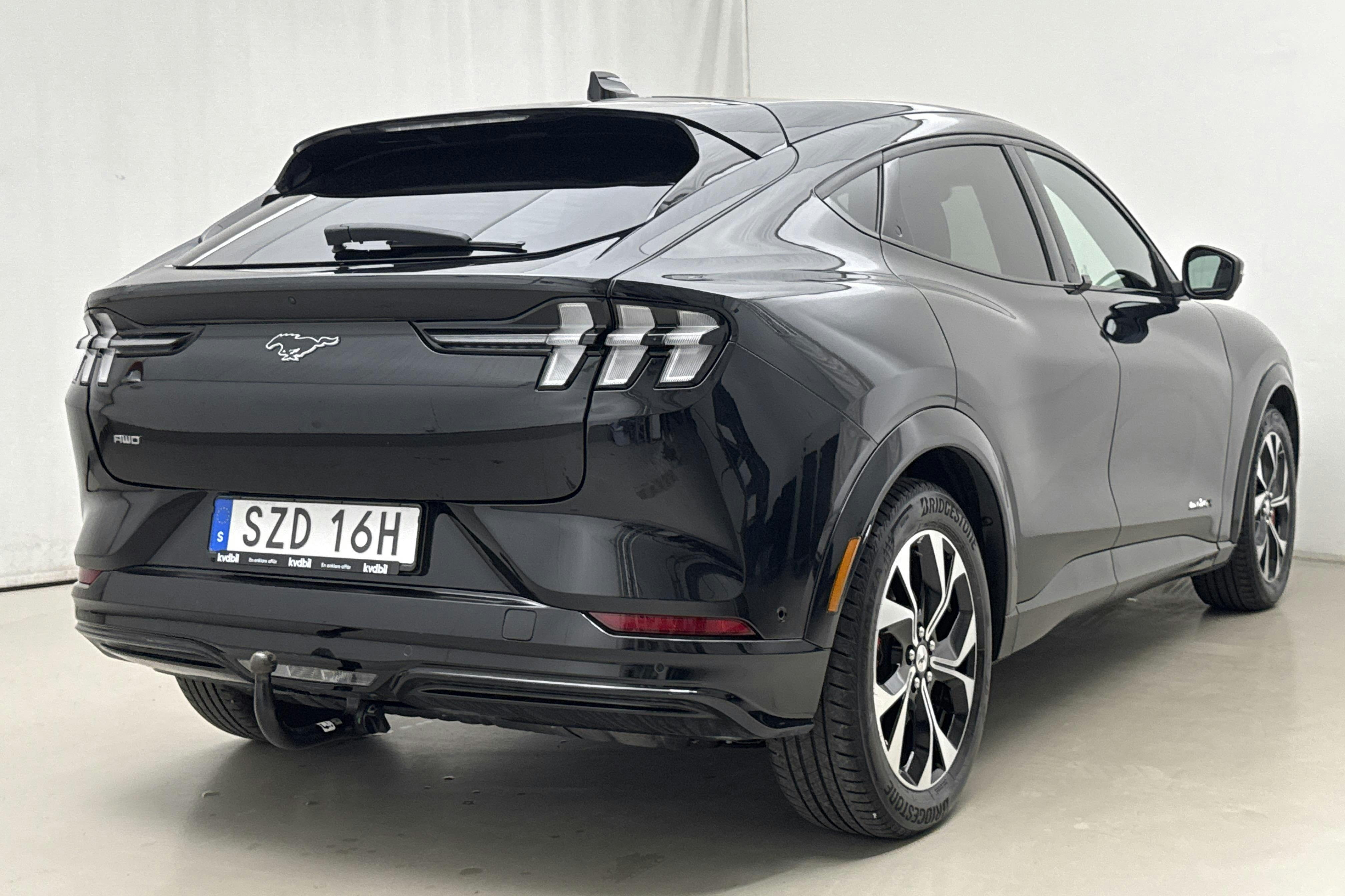 Ford Mustang Mach-E 91 kWh AWD (351hk) - 51 120 km - Automaatne - must - 2022
