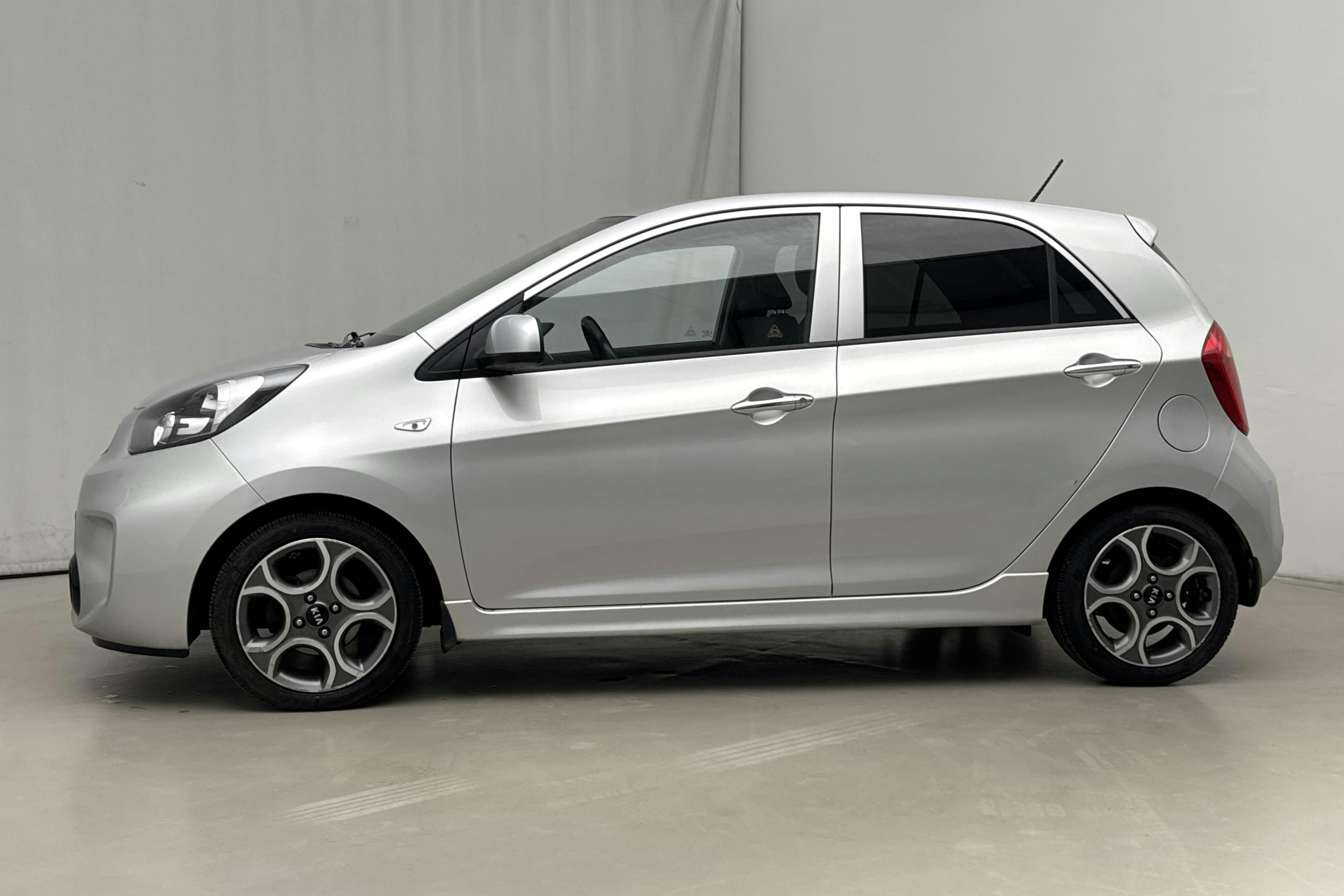 Presentationsfoto 2 av 13: KIA Picanto 1.0 5dr (69hk) - 10 930 mil - Manuell - grå - 2016