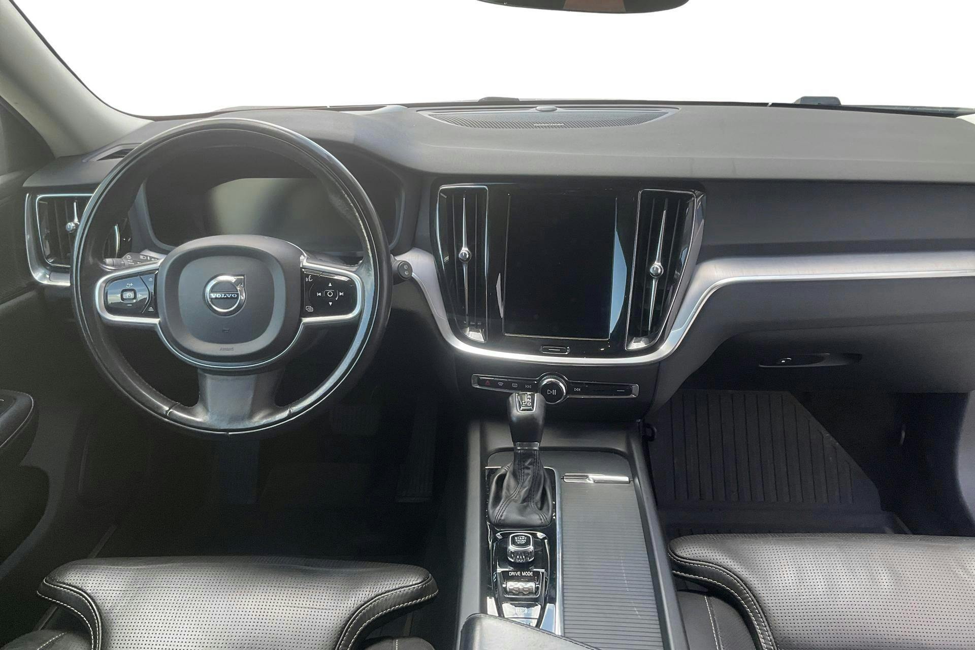 Volvo V60 D4 Cross Country AWD (190hk) - 12 776 mil - Automat - vit - 2020
