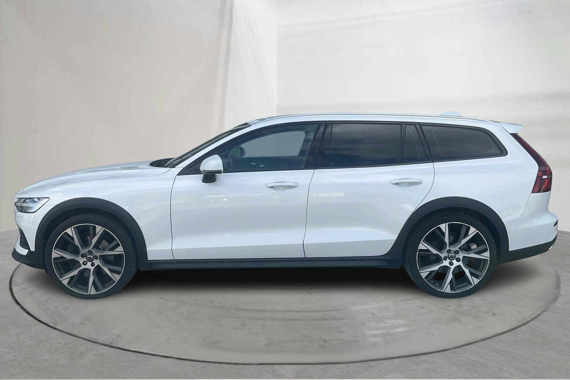 Presentationsfoto 2 av 19: Volvo V60 D4 Cross Country AWD (190hk) - 12 776 mil - Automat - vit - 2020
