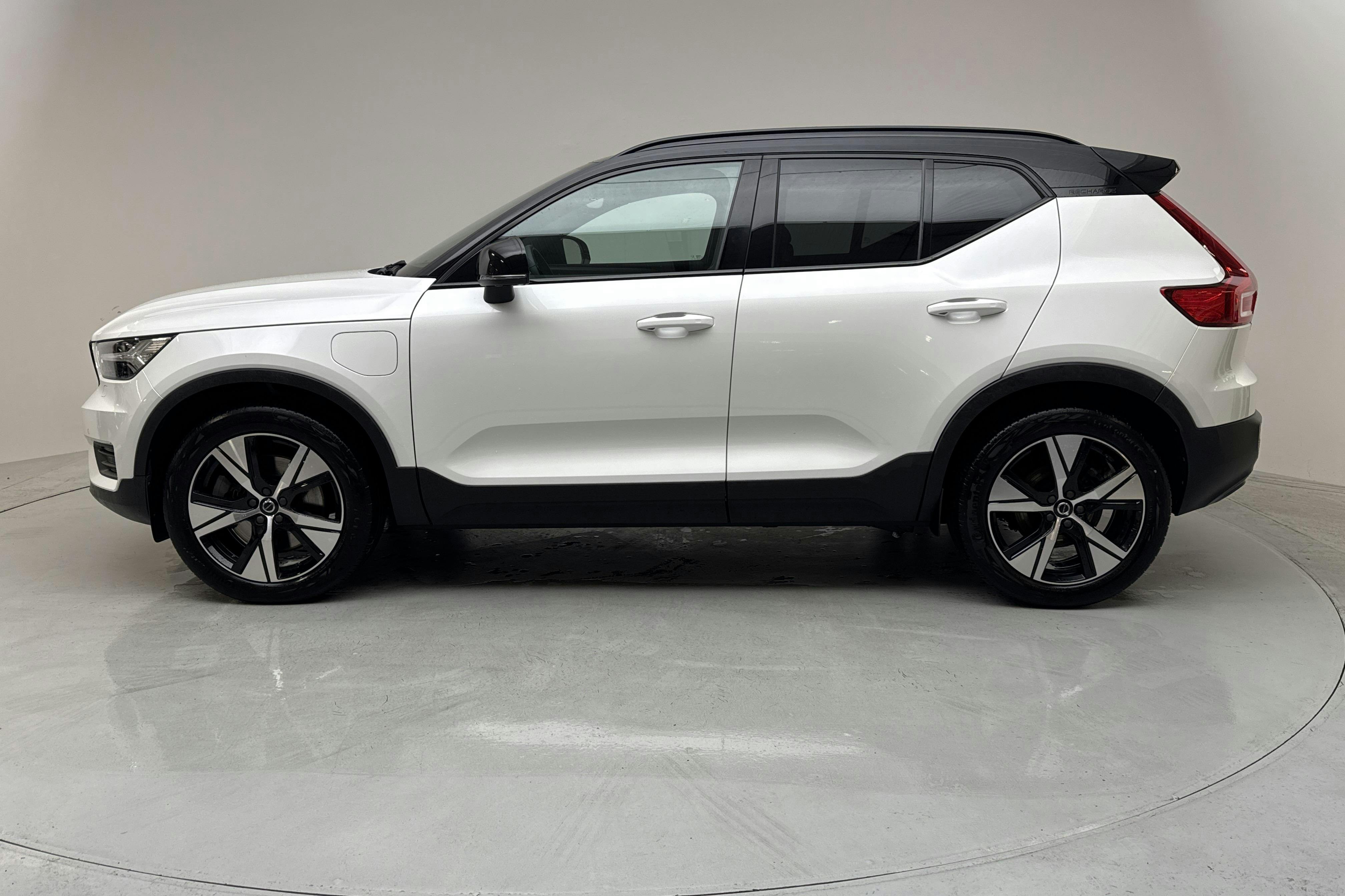 Presentation photo 2 of 21: Volvo XC40 T4 2WD Twin Engine (211hk) - 39 320 km - Automatic - white - 2022