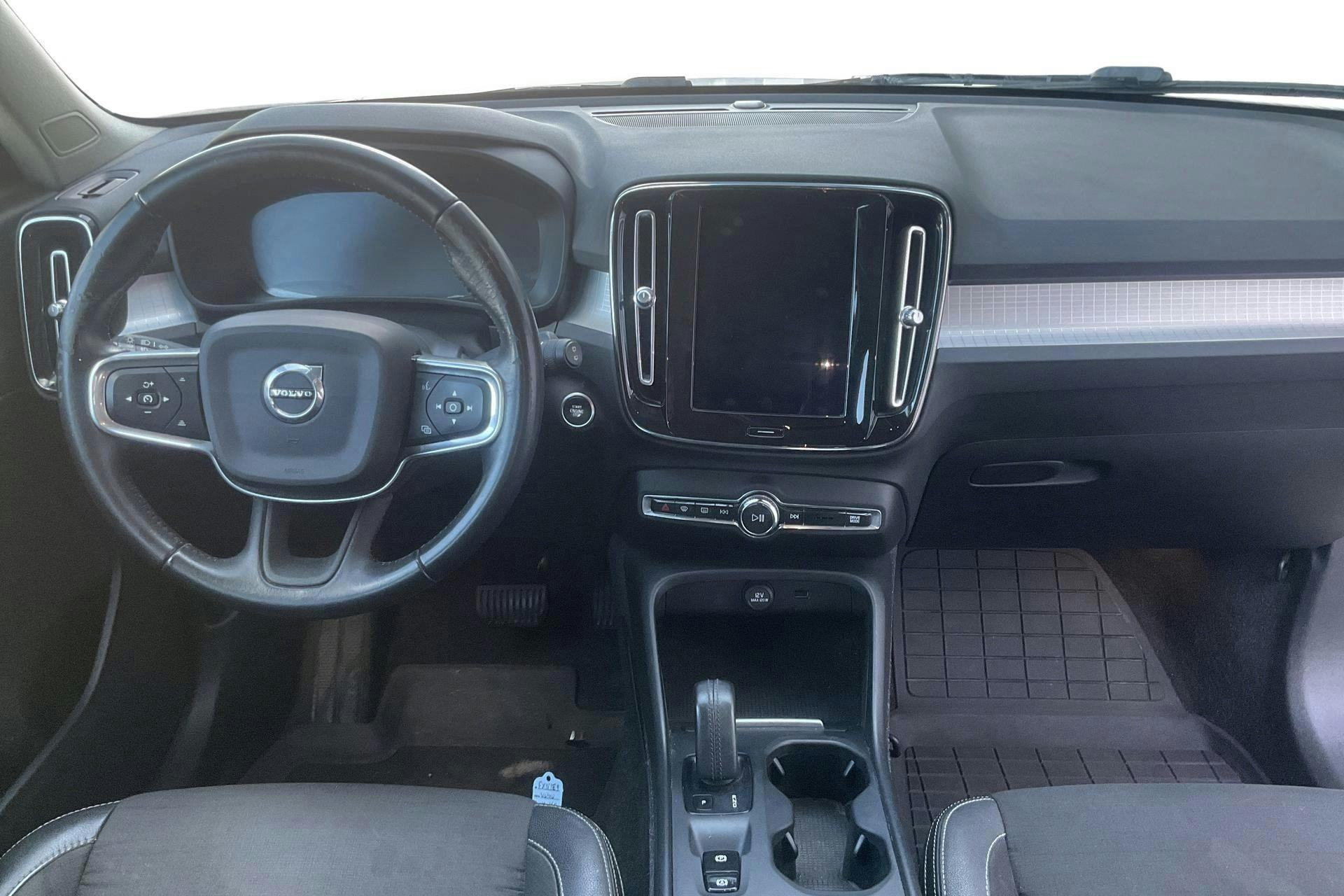 Volvo XC40 D3 AWD (150hk) - 14 004 mil - Automat - vit - 2019