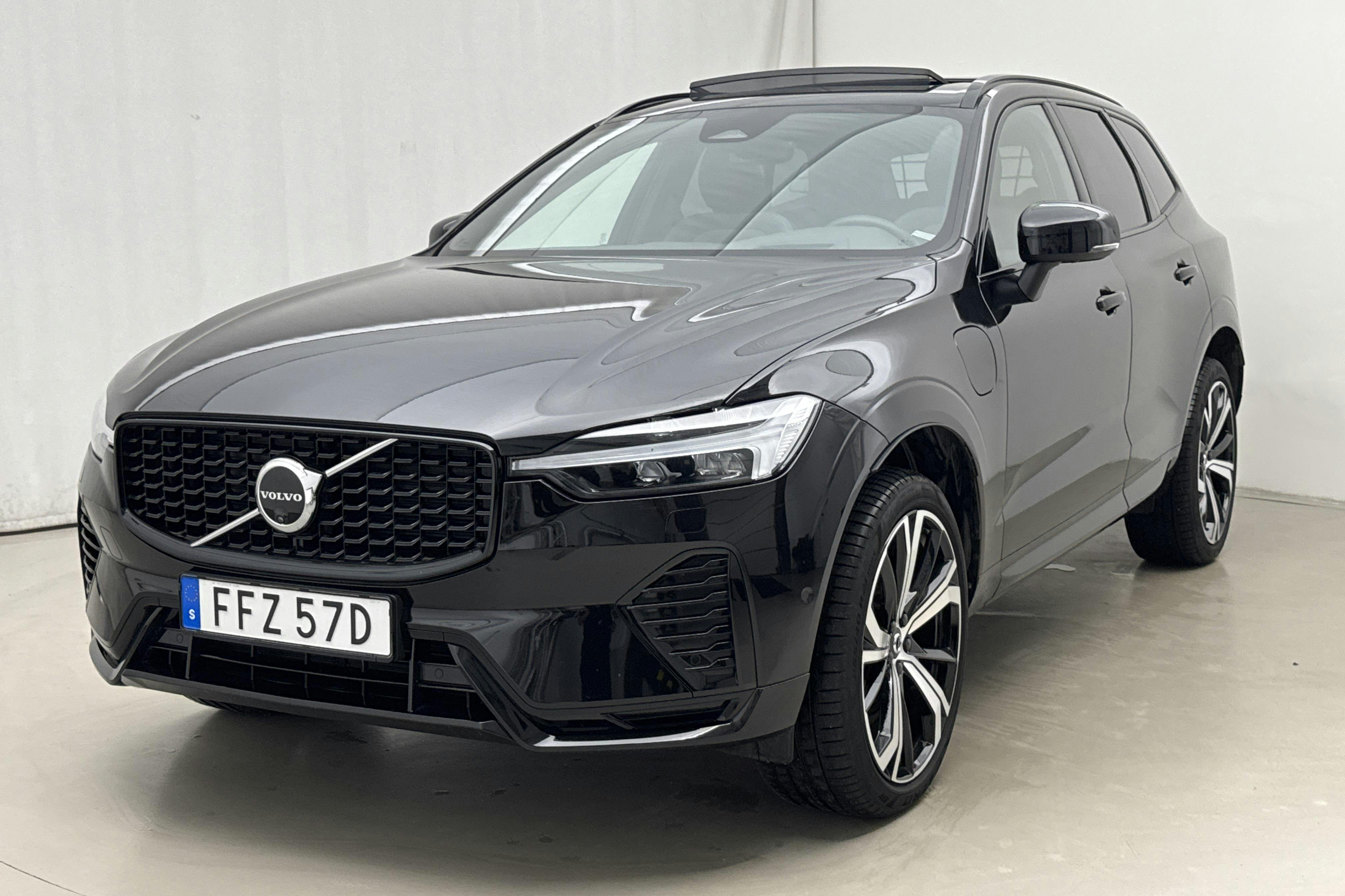 Presentationsfoto 1 av 24: Volvo XC60 T8 AWD Recharge (455hk) - 2 240 mil - Automat - svart - 2024