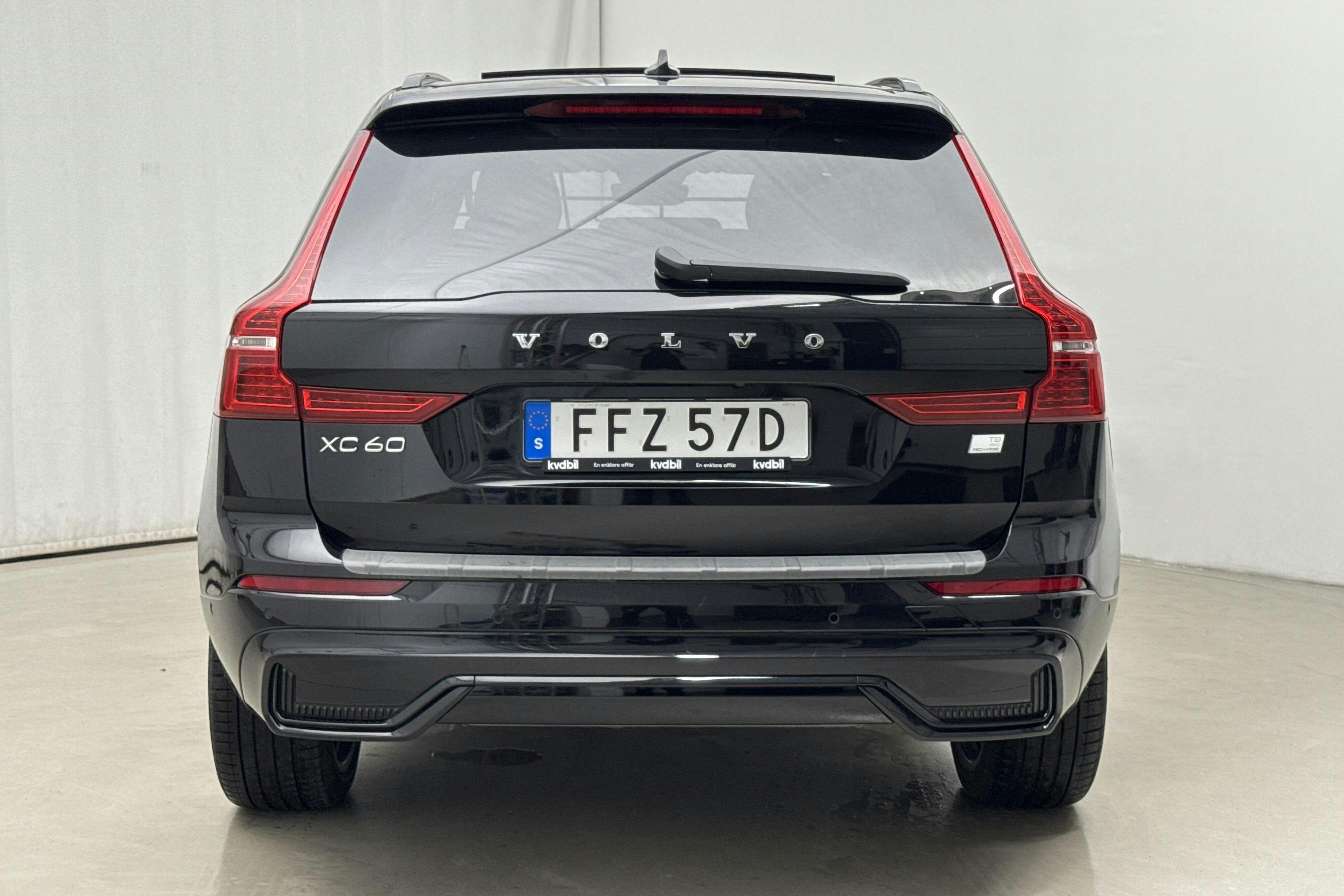 Volvo XC60 T8 AWD Recharge (455hk) - 2 240 mil - Automat - svart - 2024