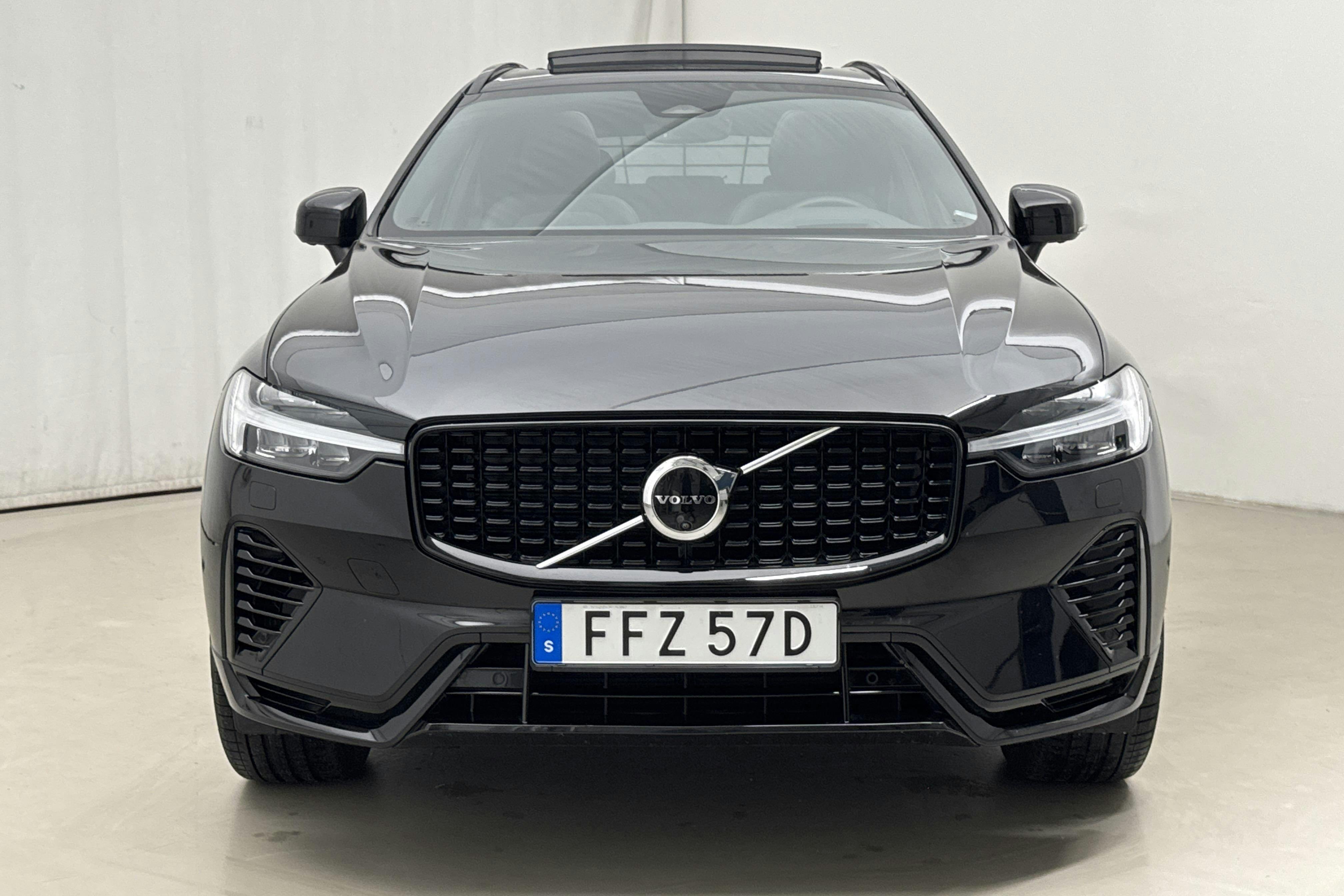 Volvo XC60 T8 AWD Recharge (455hk) - 2 240 mil - Automat - svart - 2024