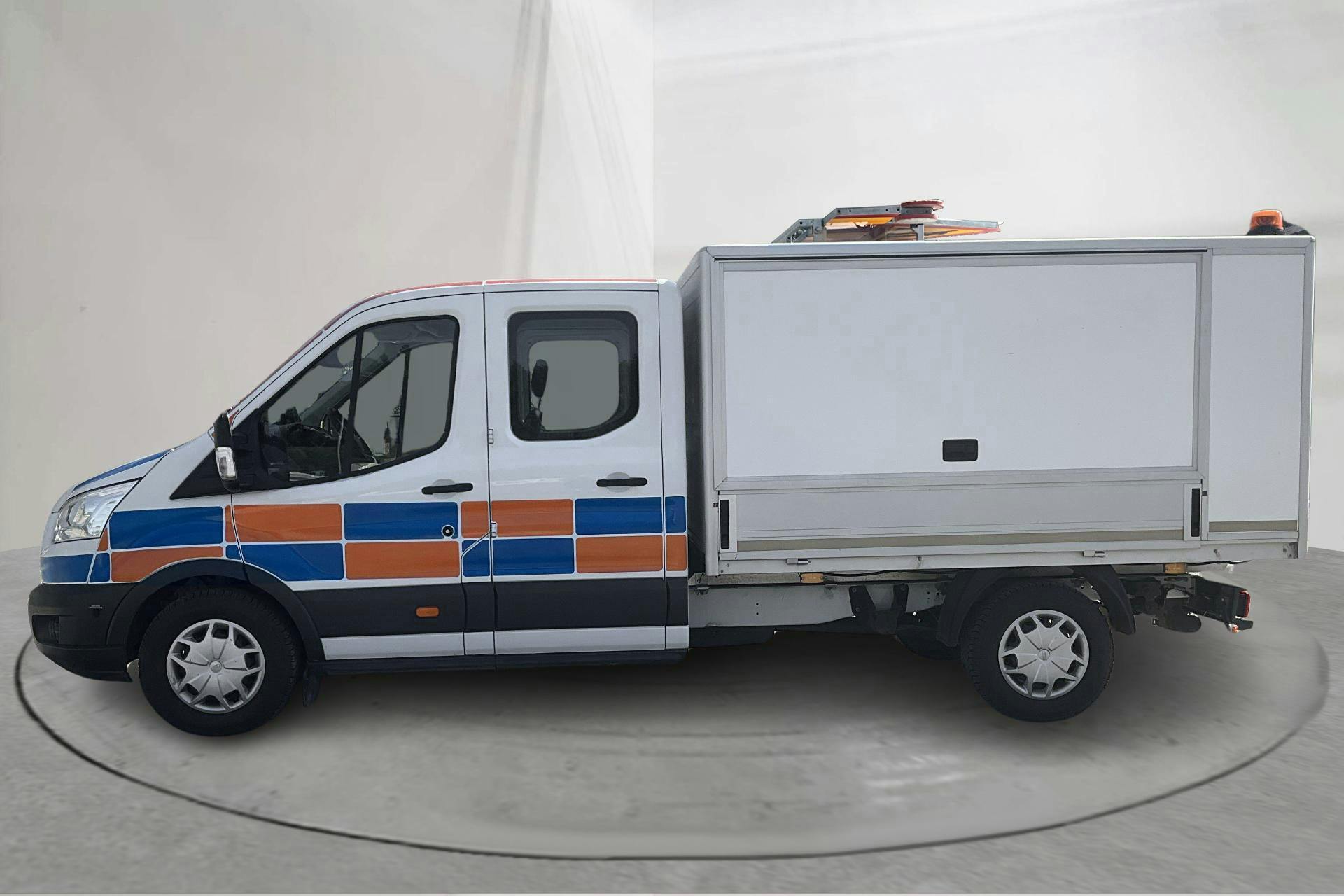 Presentationsfoto 2 av 17: Ford Transit Chassi 350 2.0 TDCi AWD (170hk) - 8 070 mil - Manuell - 2017