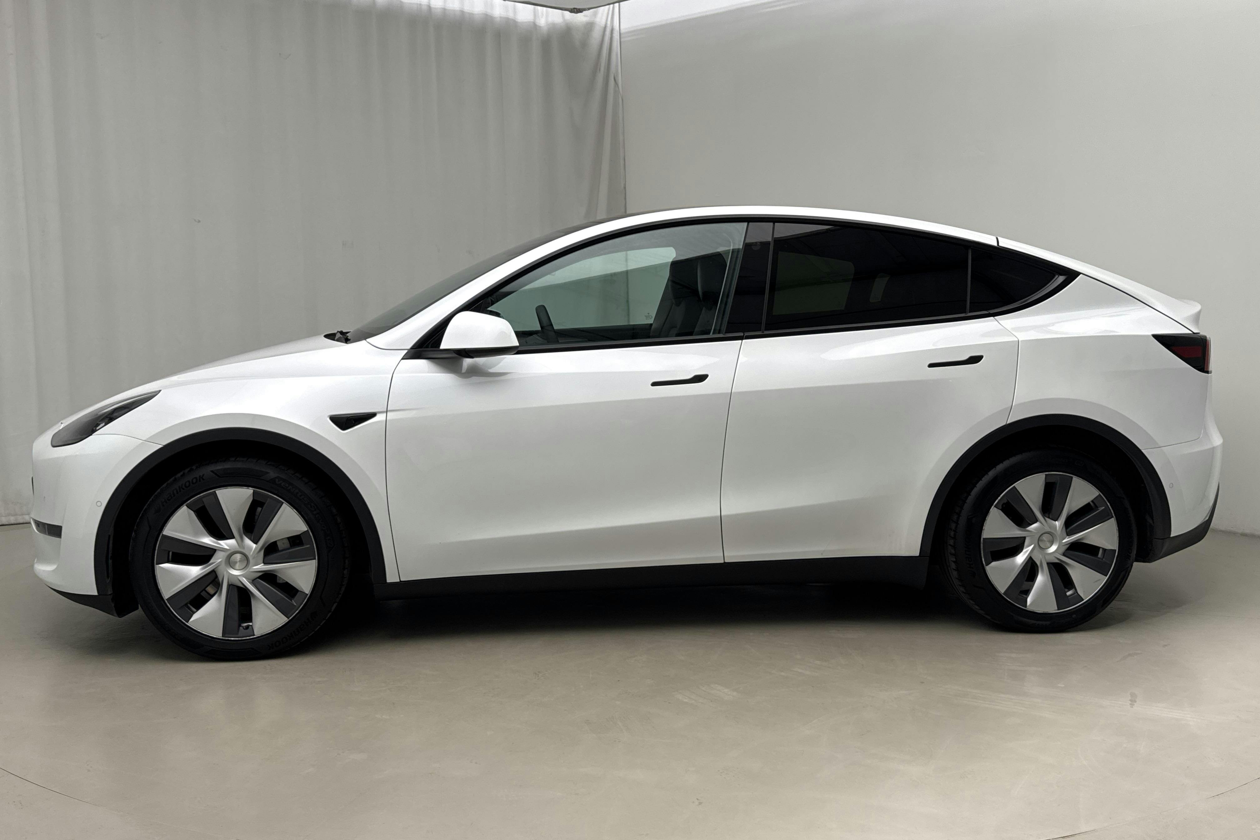 Presentationsfoto 2 av 20: Tesla Model Y Long Range Dual Motor AWD - 28 913 mil - Automat - vit - 2021