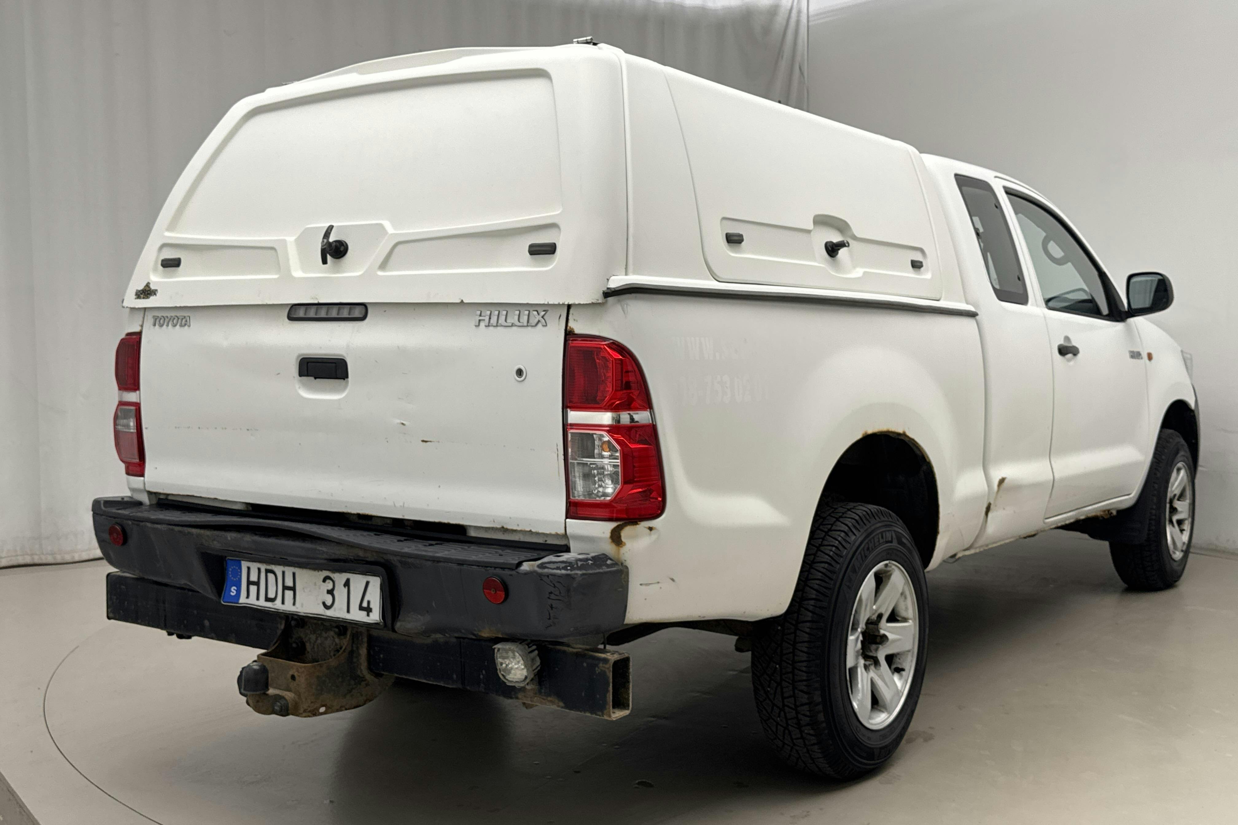 Toyota Hilux 2.5 D-4D 4WD (144hk) - 275 920 km - Manuaalinen - valkoinen - 2012