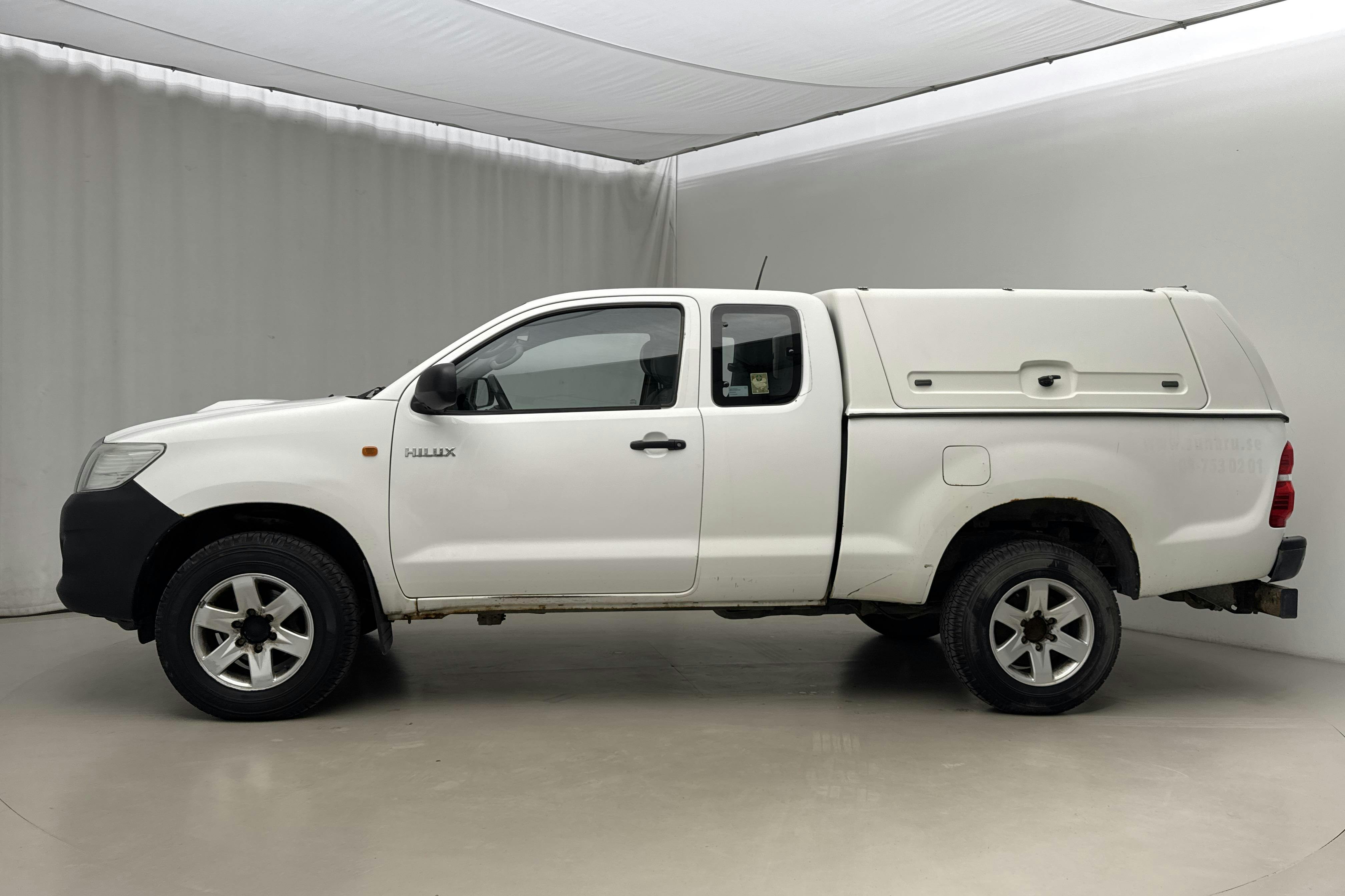 Esittelykuva 2 osoitteesta 16: Toyota Hilux 2.5 D-4D 4WD (144hk) - 275 920 km - Manuaalinen - valkoinen - 2012