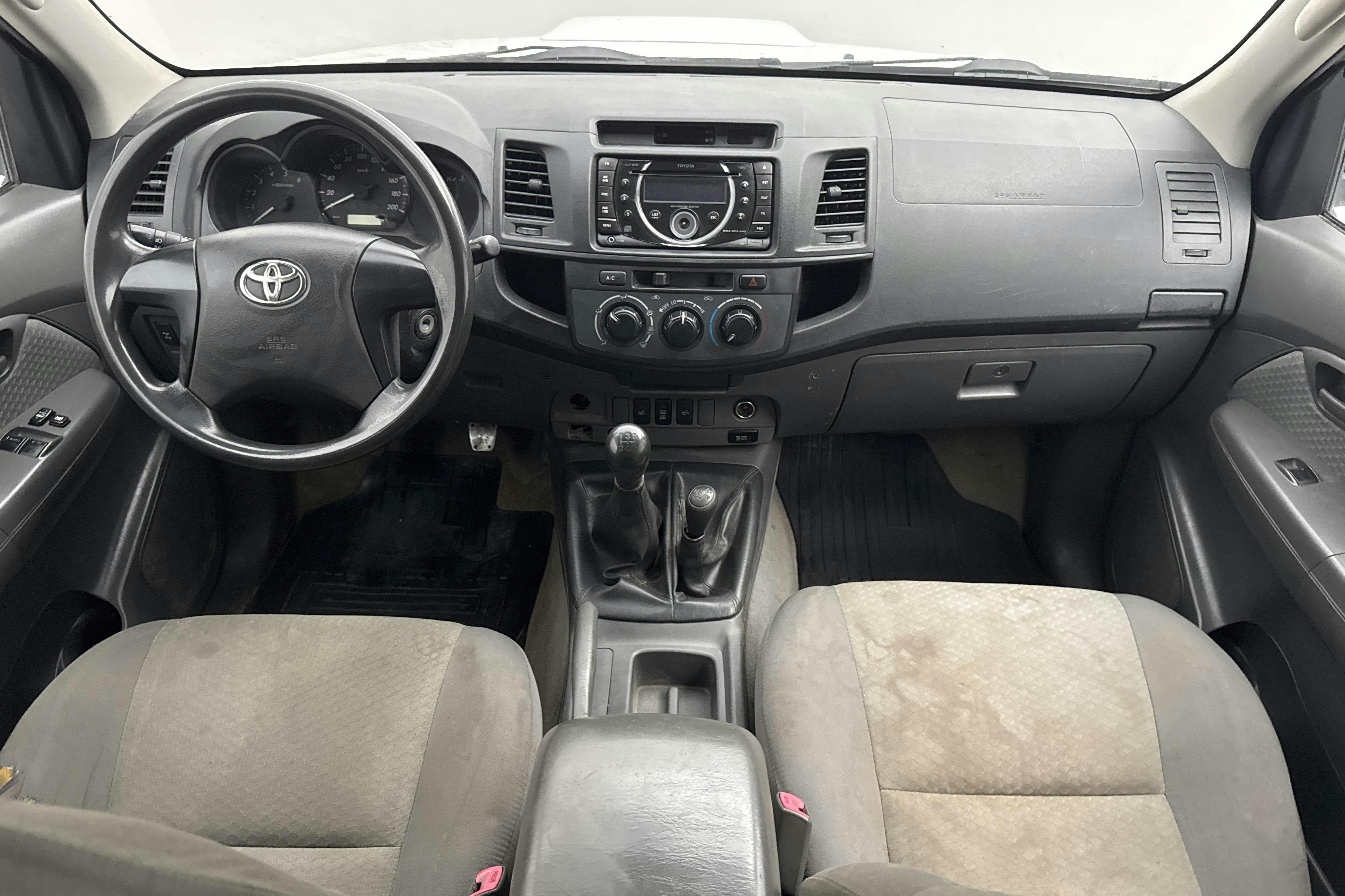 Toyota Hilux 2.5 D-4D 4WD (144hk) - 275 920 km - Manuaalinen - valkoinen - 2012