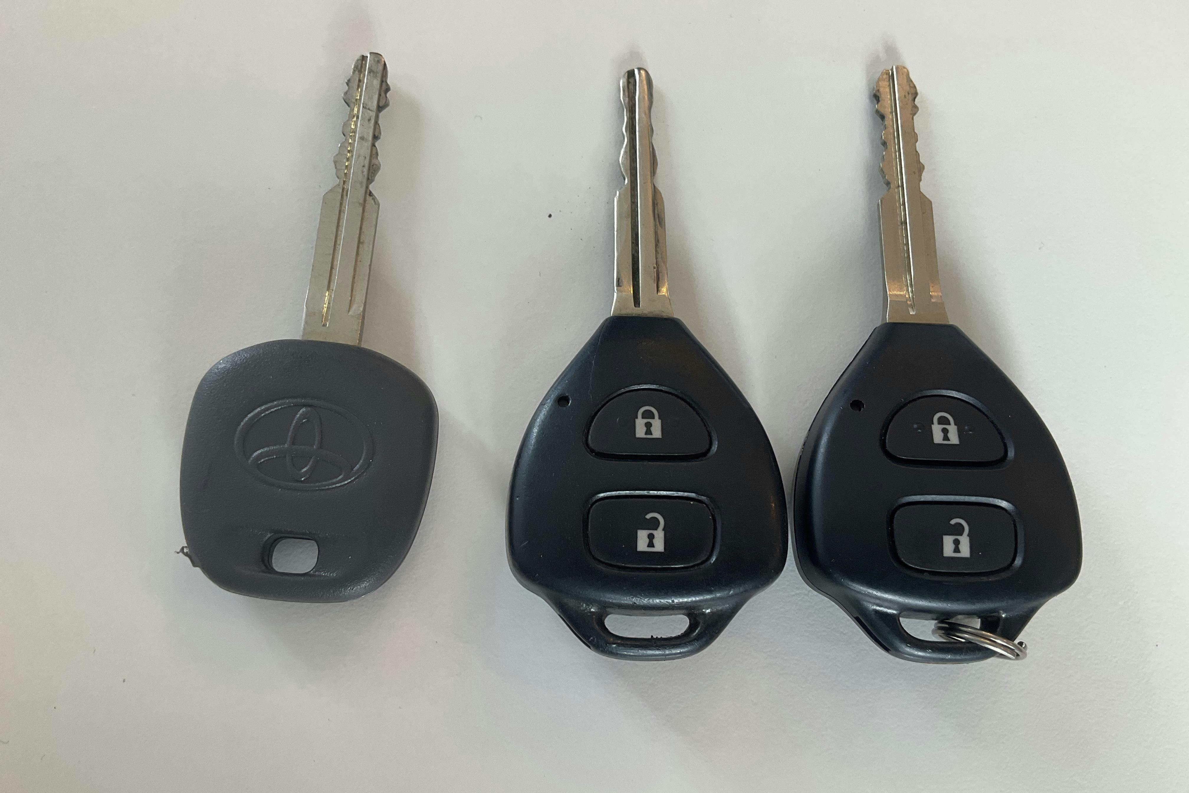 Esittelykuva 16 osoitteesta 16: Toyota Hilux 2.5 D-4D 4WD (144hk) - 275 920 km - Manuaalinen - valkoinen - 2012